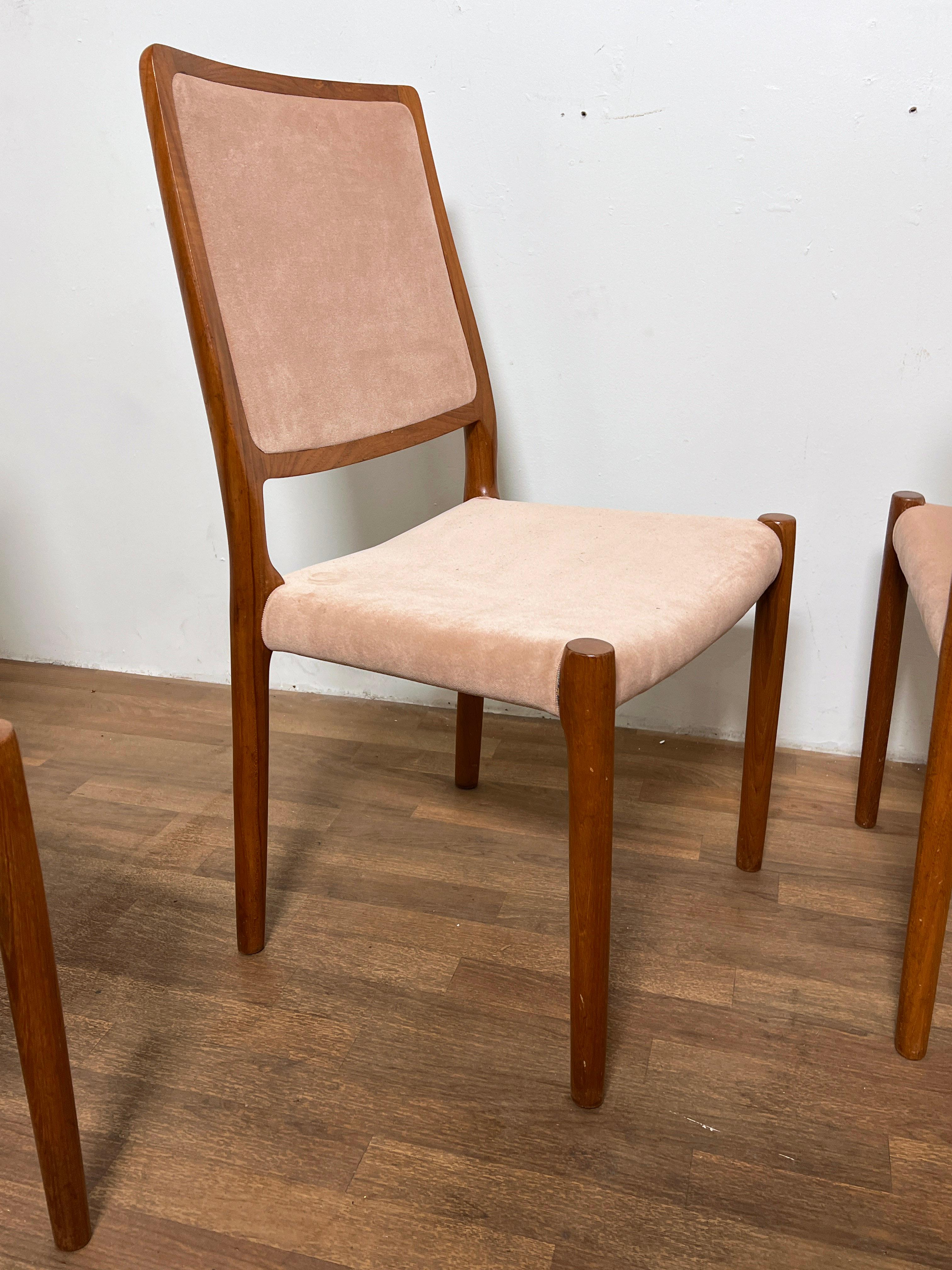 Ensemble de quatre chaises de salle à manger danoises en teck Niels Moller pour JL Moller en vente 2