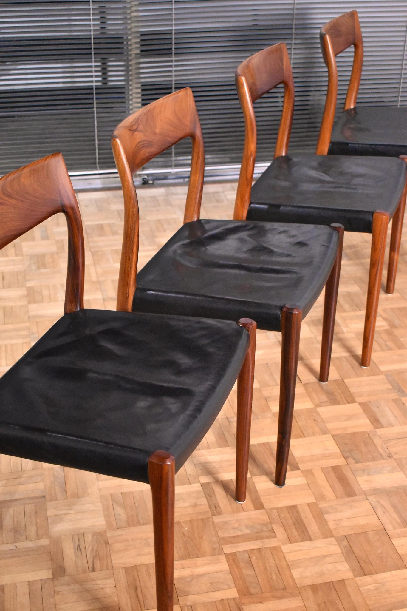 Mid-20th Century Set of Four Niels Moller Model 77 Brazilian Rosewood Dining Chairs