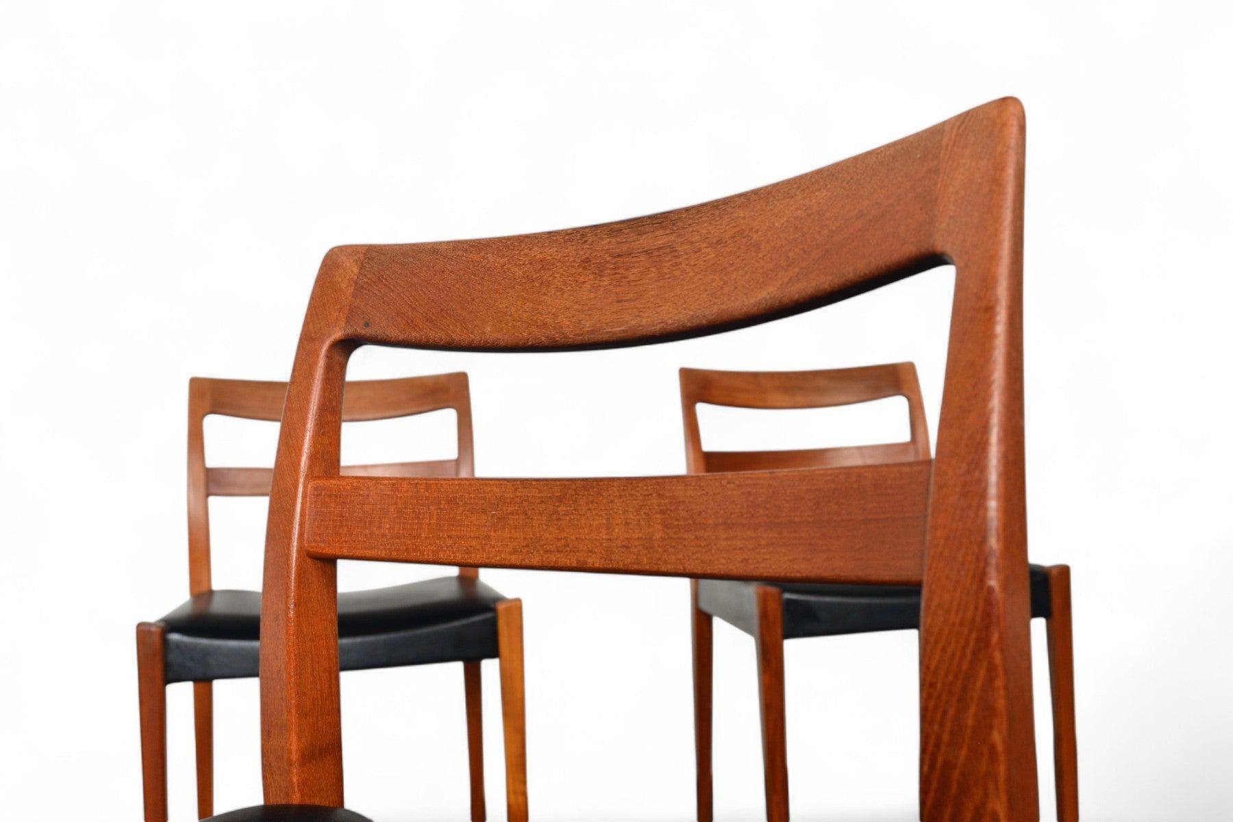 Mid-Century Modern Ensemble de quatre chaises de salle à manger 