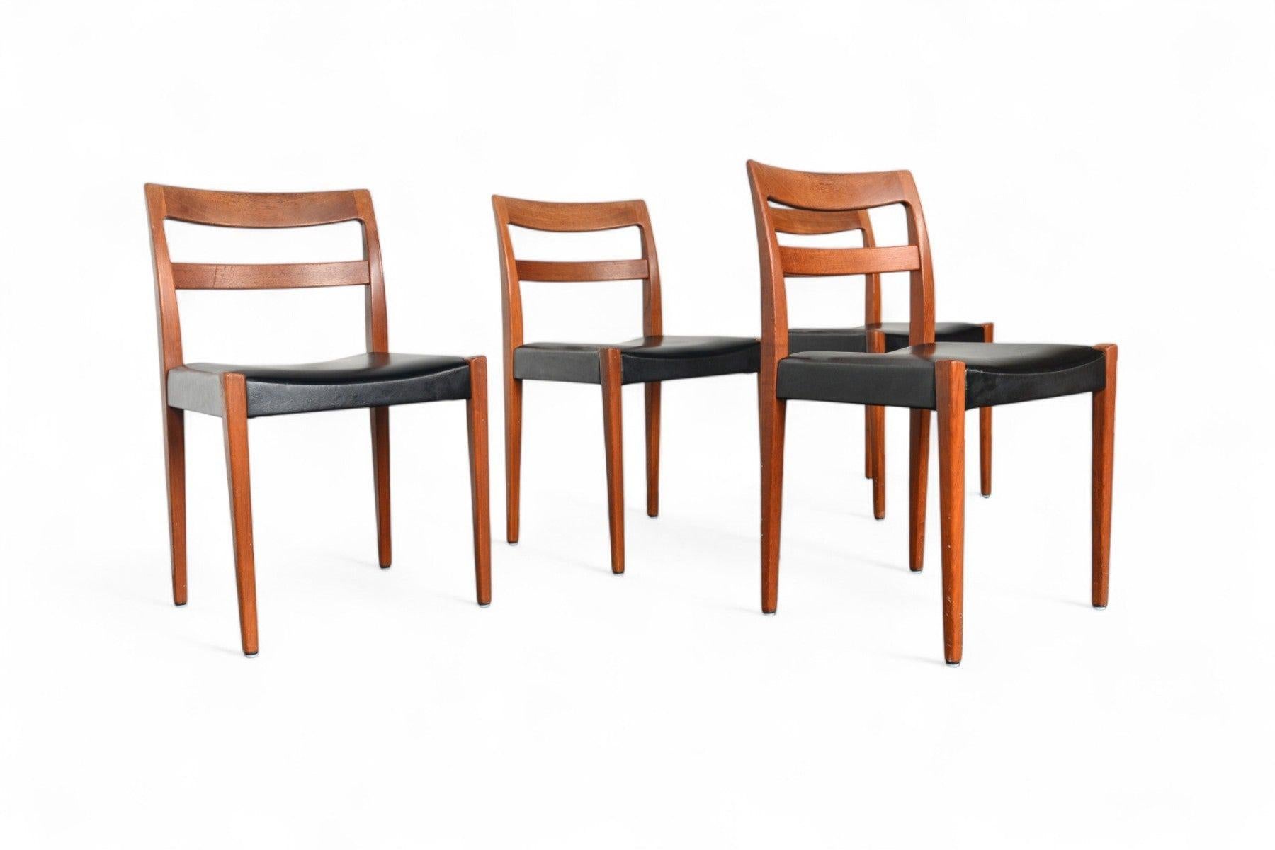 Teck Ensemble de quatre chaises de salle à manger 