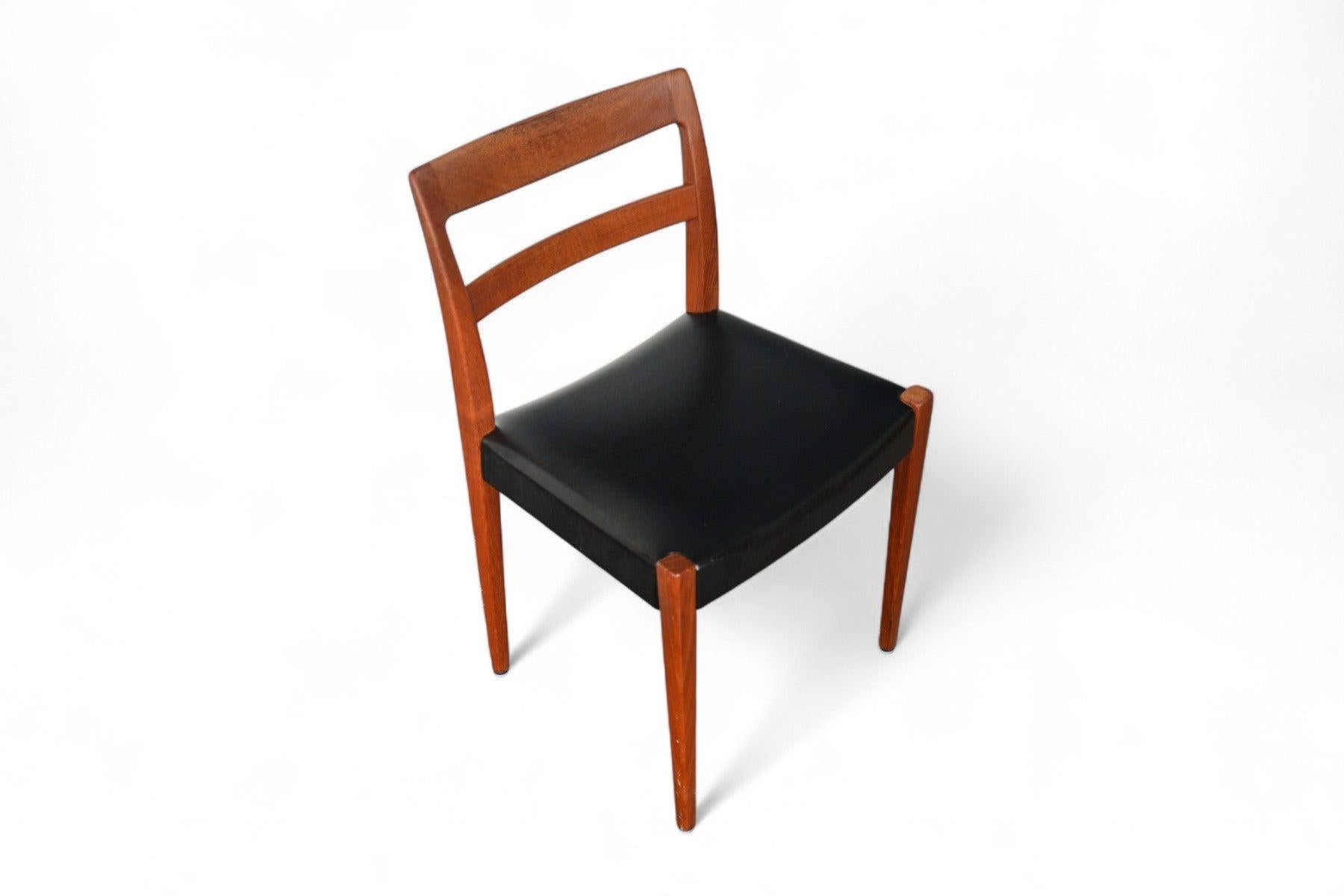 Ensemble de quatre chaises de salle à manger 