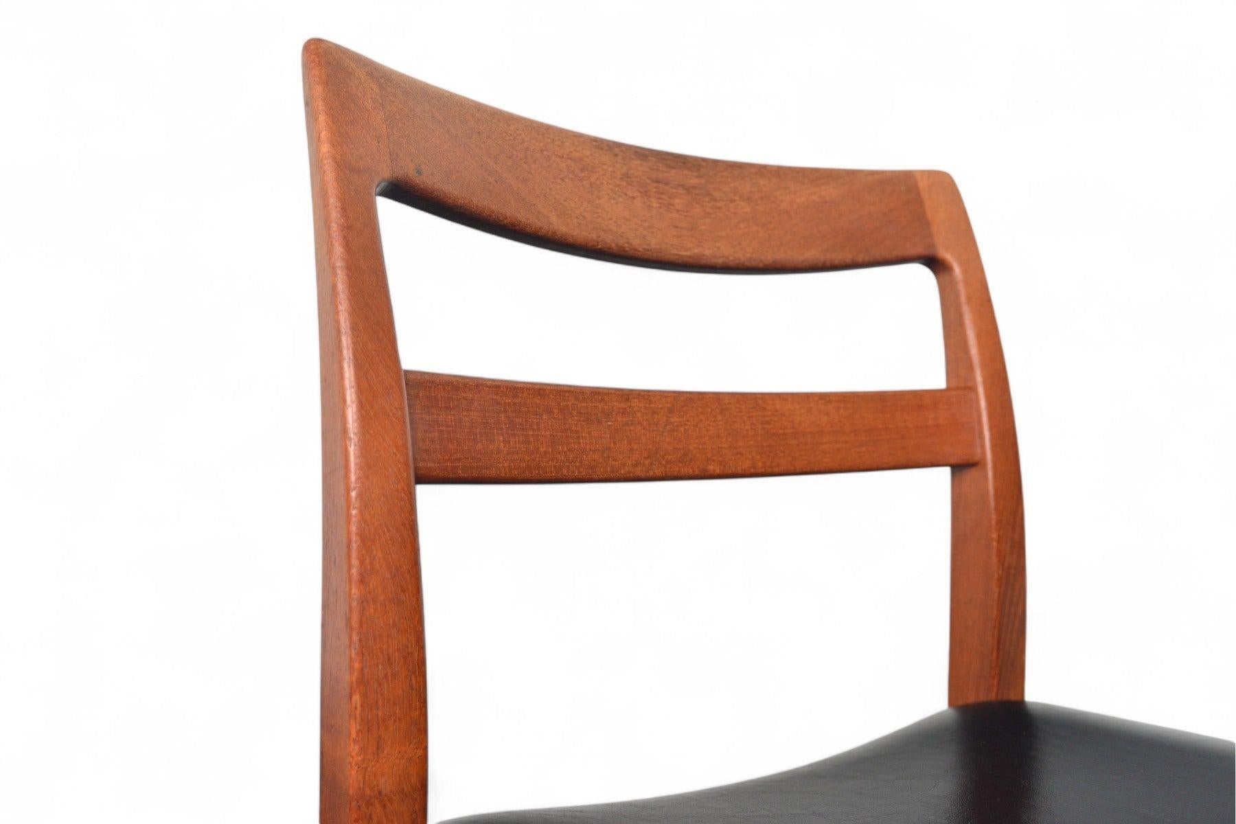 Ensemble de quatre chaises de salle à manger 