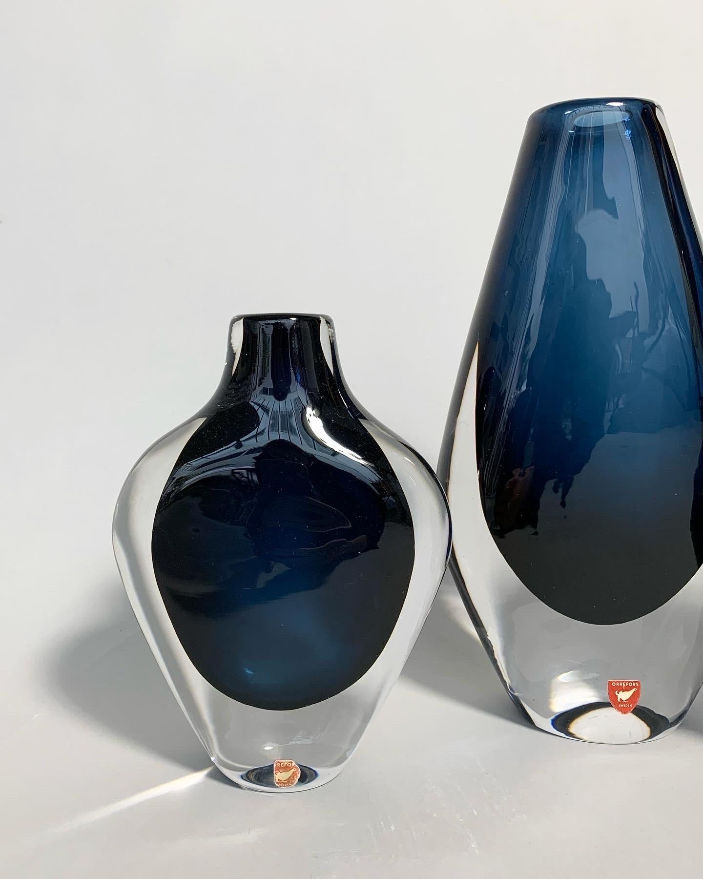 Set of Four Nils Landberg Vases & Bowl Midnight Blue Sommerso Glass Orrefors  In Good Condition In Basel, BS