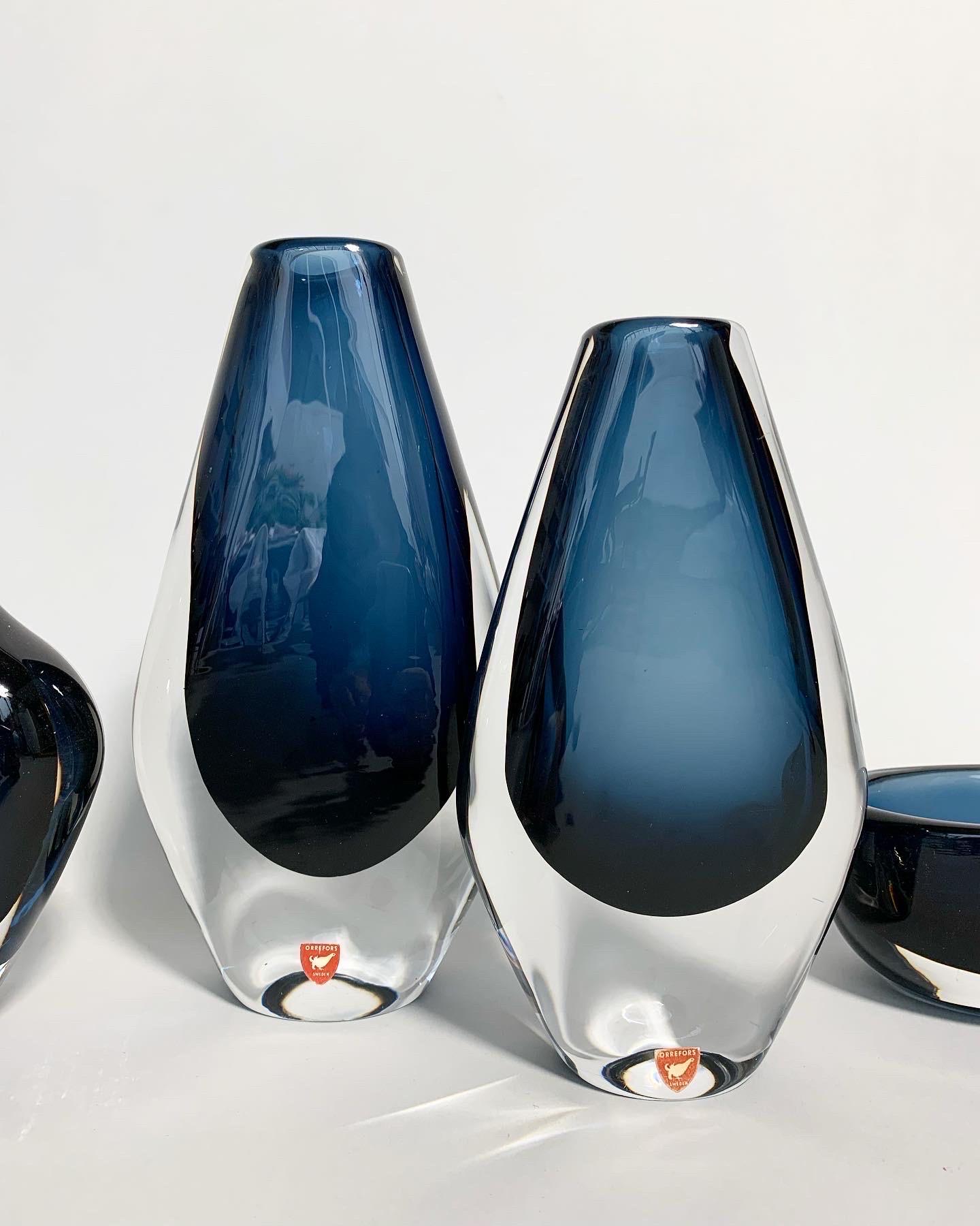 Mid-20th Century Set of Four Nils Landberg Vases & Bowl Midnight Blue Sommerso Glass Orrefors 