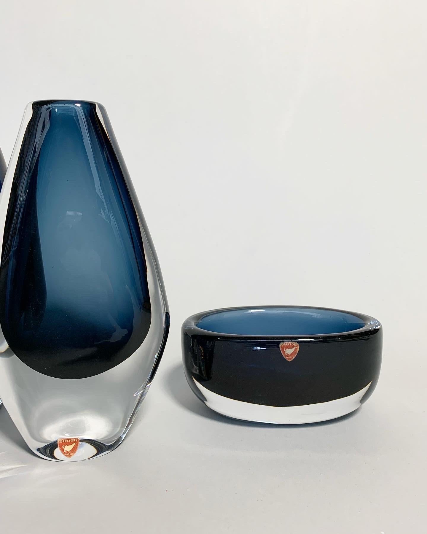 Blown Glass Set of Four Nils Landberg Vases & Bowl Midnight Blue Sommerso Glass Orrefors 