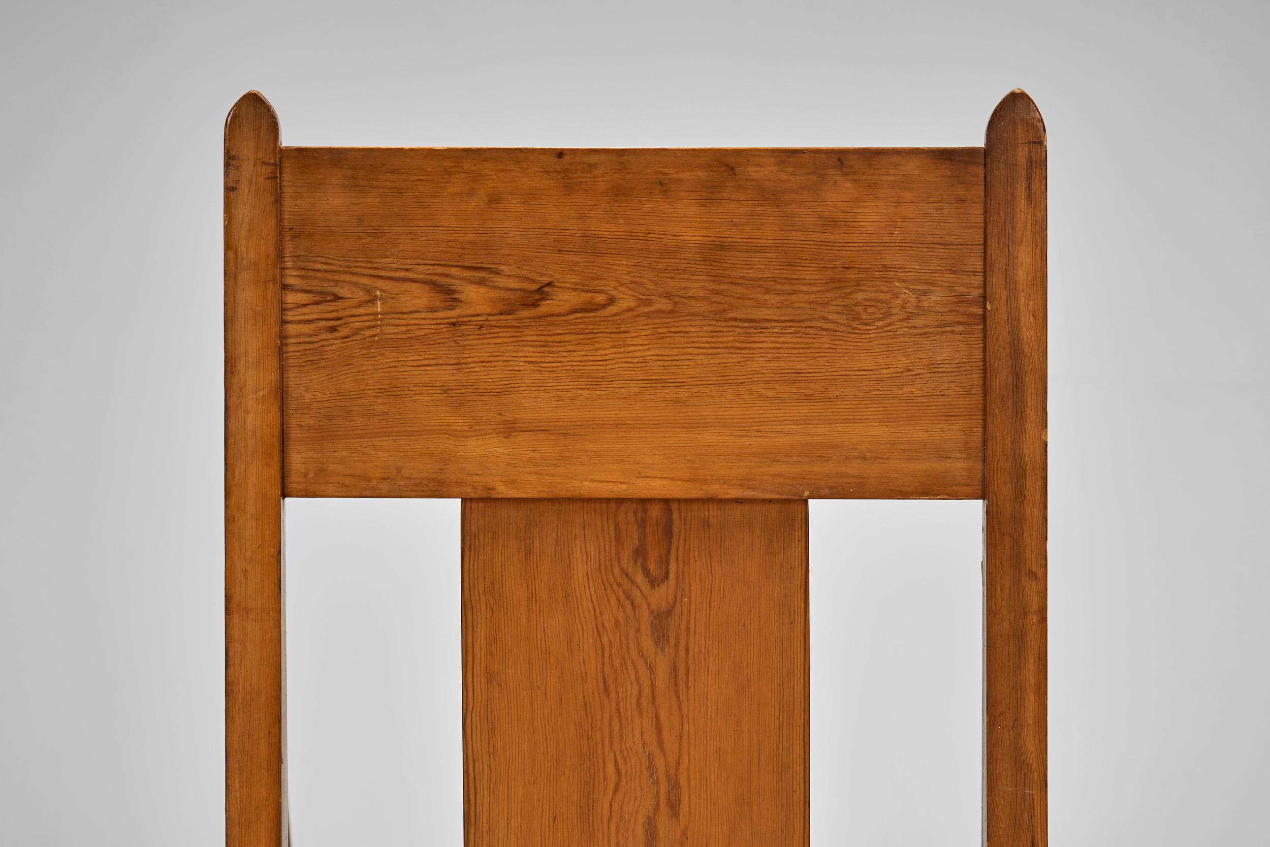 Ensemble de quatre chaises de salle à manger Nordiska Kompaniet en pin, Suède 1909 en vente 3