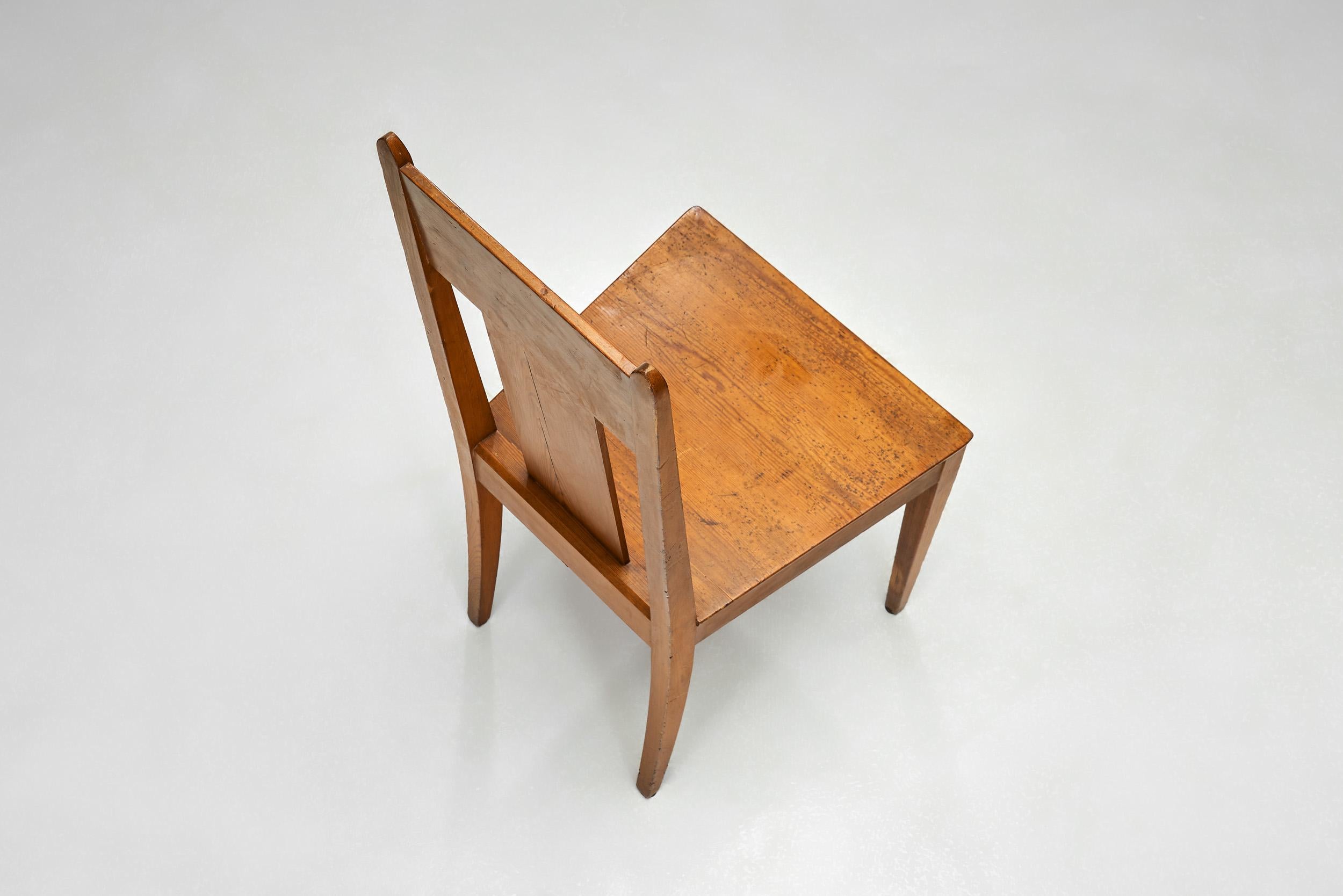 Ensemble de quatre chaises de salle à manger Nordiska Kompaniet en pin, Suède 1909 en vente 5