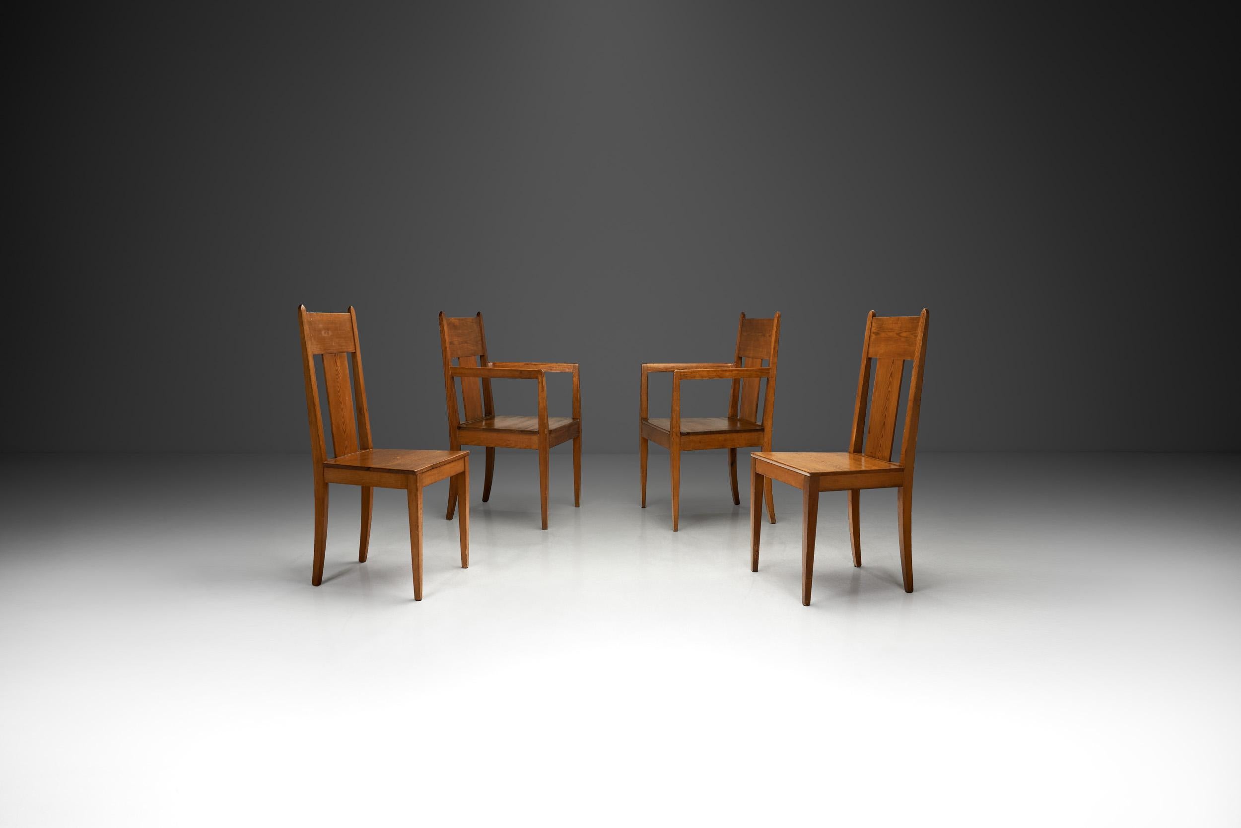 Suédois Ensemble de quatre chaises de salle à manger Nordiska Kompaniet en pin, Suède 1909 en vente