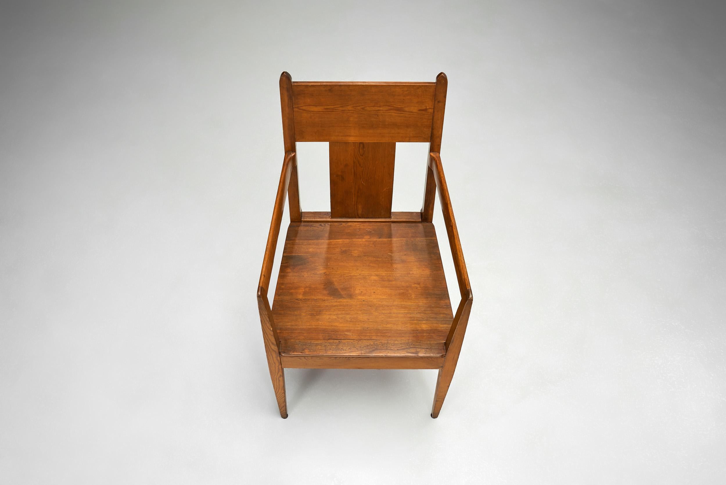 Début du 20ème siècle Ensemble de quatre chaises de salle à manger Nordiska Kompaniet en pin, Suède 1909 en vente