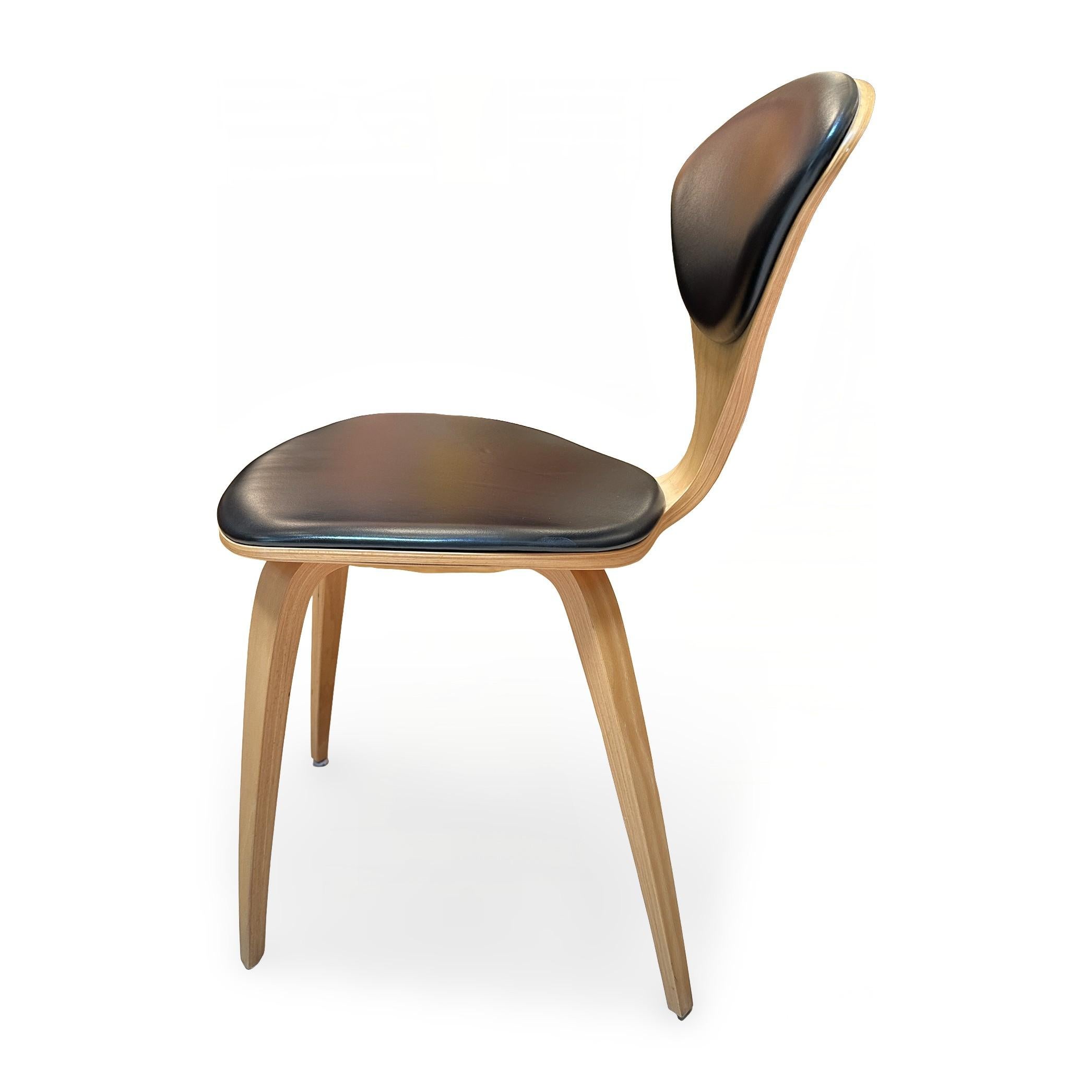 Set of Four Normal Cherner Walnut Dining Chairs with Leather Seats and Backs For Sale 6