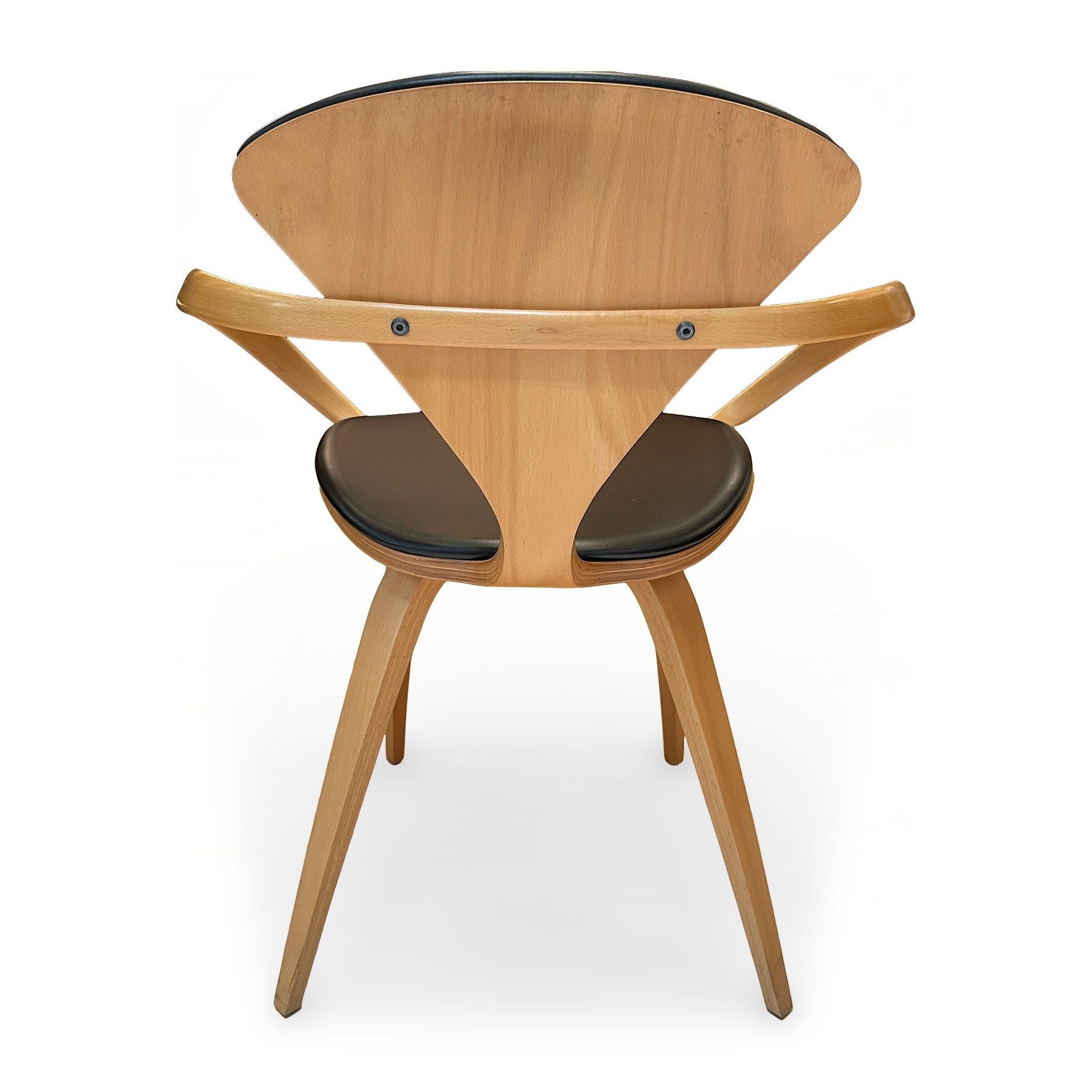 Set of Four Normal Cherner Walnut Dining Chairs with Leather Seats and Backs For Sale 11