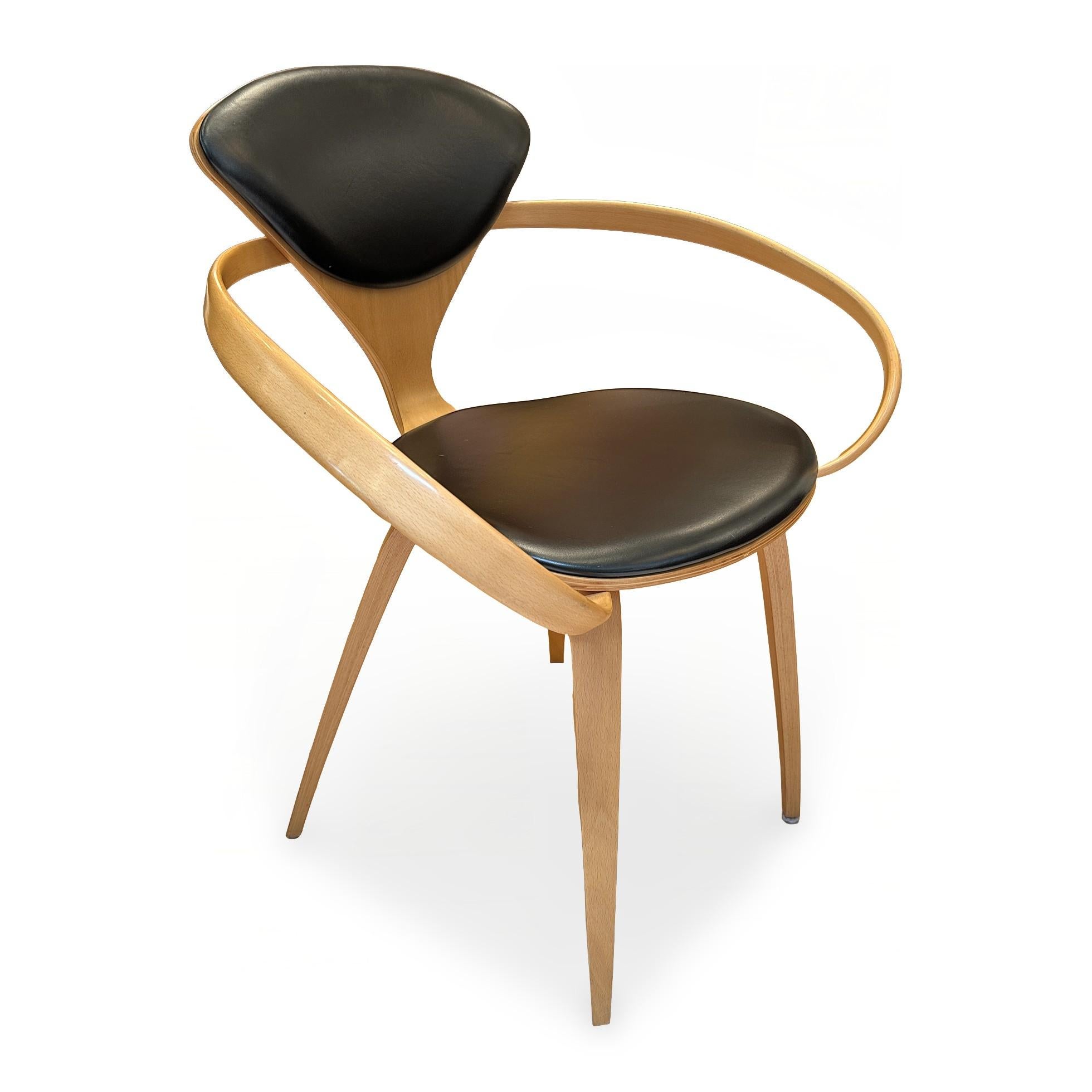 Mid-Century Modern Set of Four Normal Cherner Walnut Dining Chairs with Leather Seats and Backs For Sale