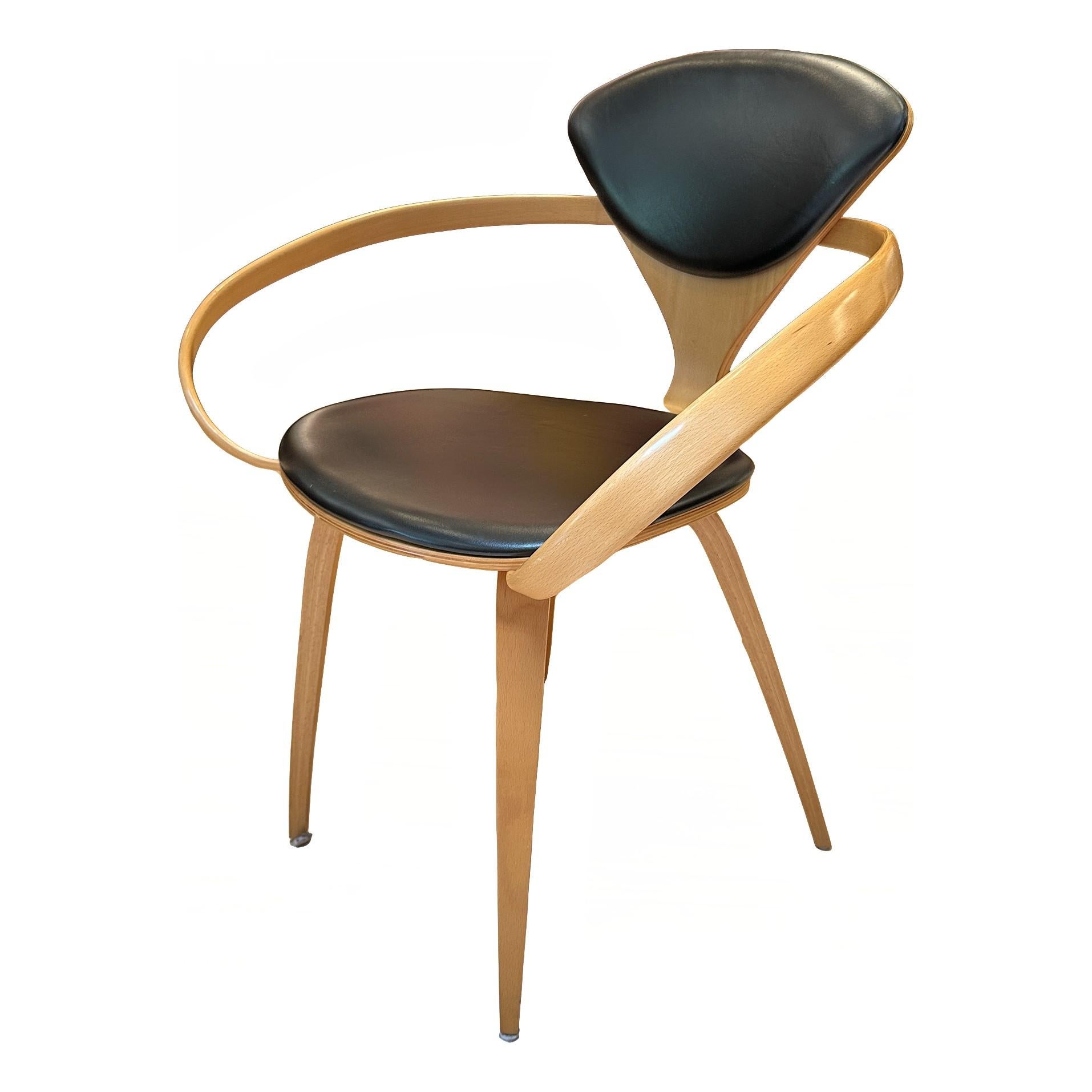 Set of Four Normal Cherner Walnut Dining Chairs with Leather Seats and Backs In Good Condition For Sale In Sacramento, CA