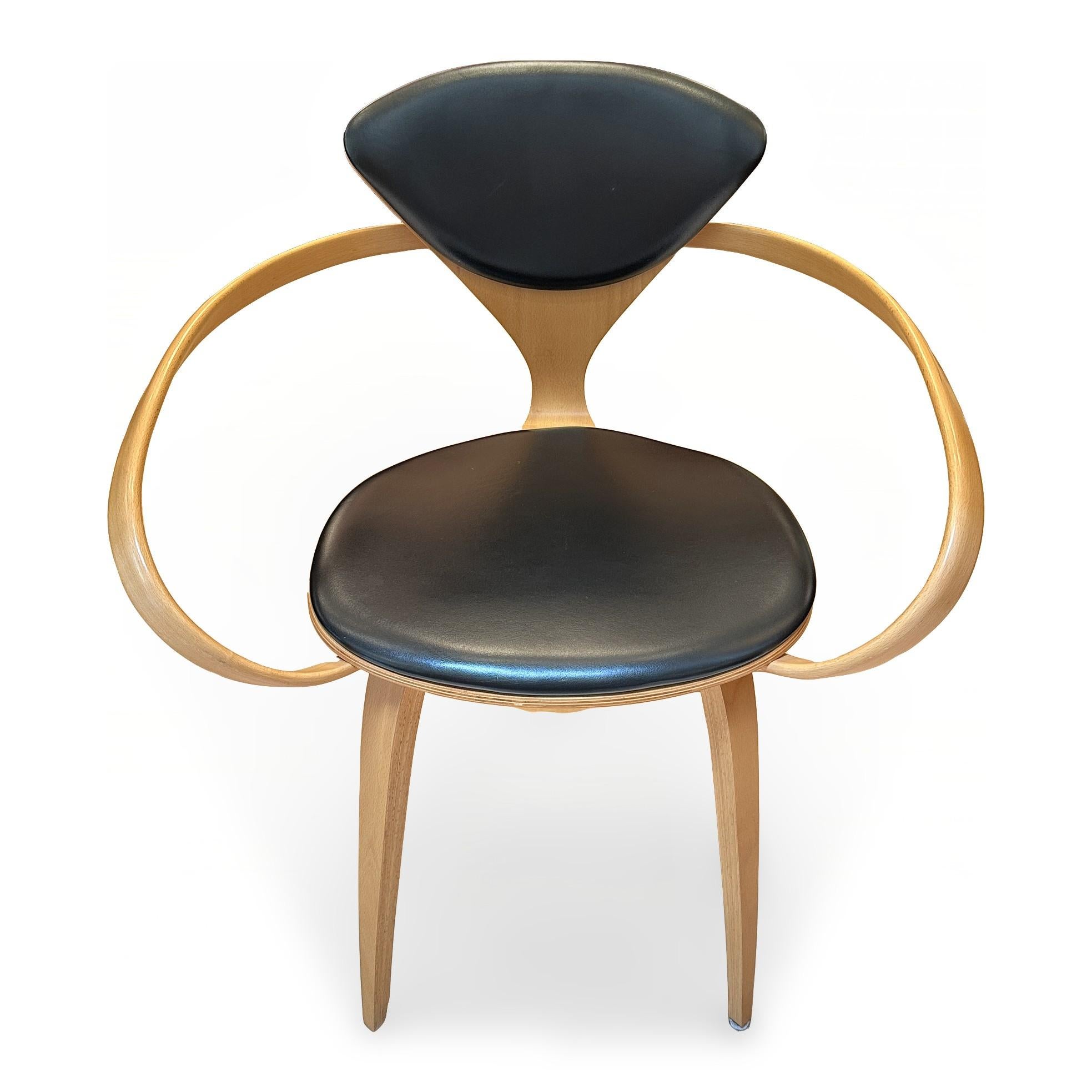 Set of Four Normal Cherner Walnut Dining Chairs with Leather Seats and Backs For Sale 1