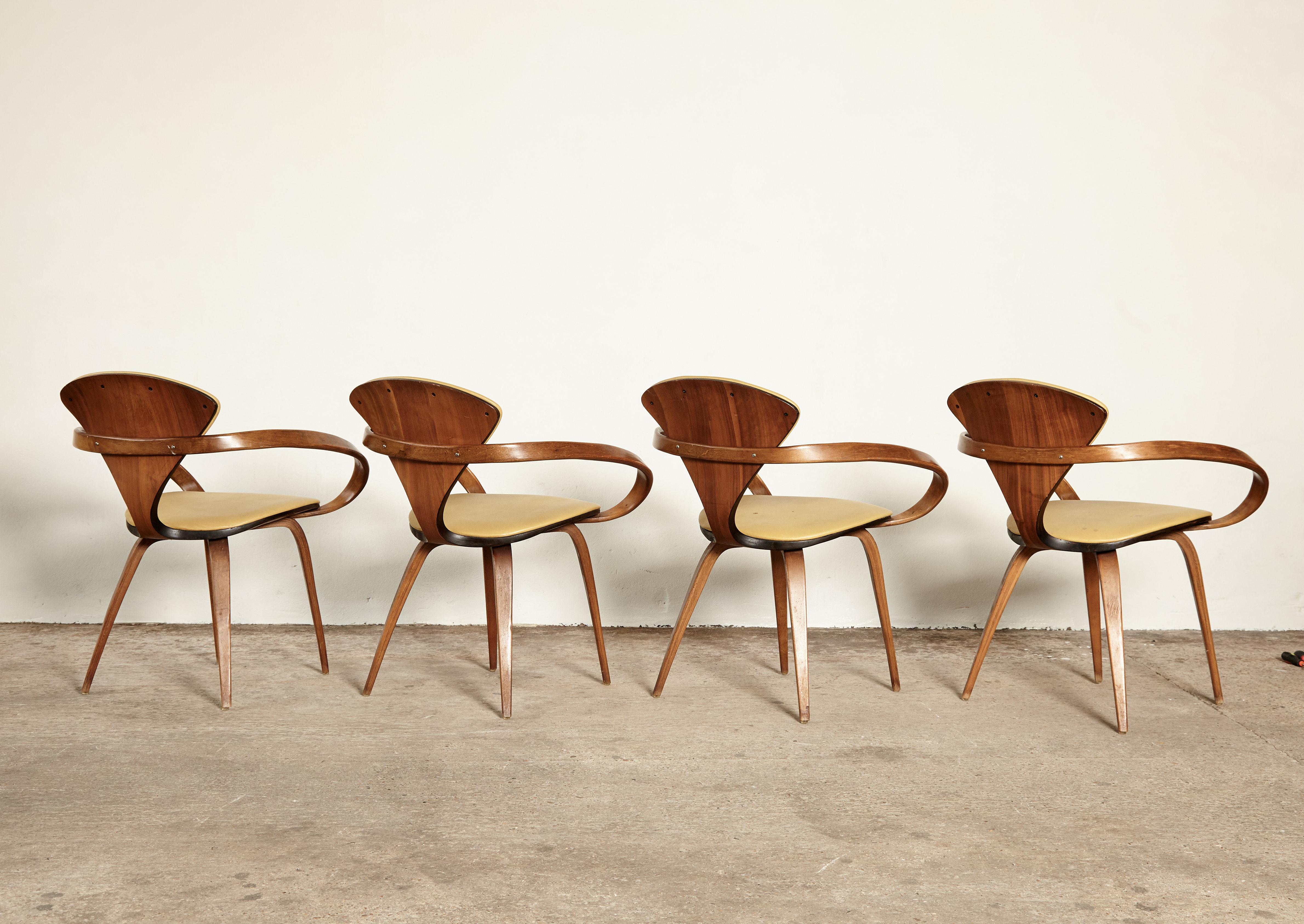 Set of Four Norman Cherner Pretzel Dining Chairs, Made by Plycraft, USA, 1960s In Good Condition In London, GB
