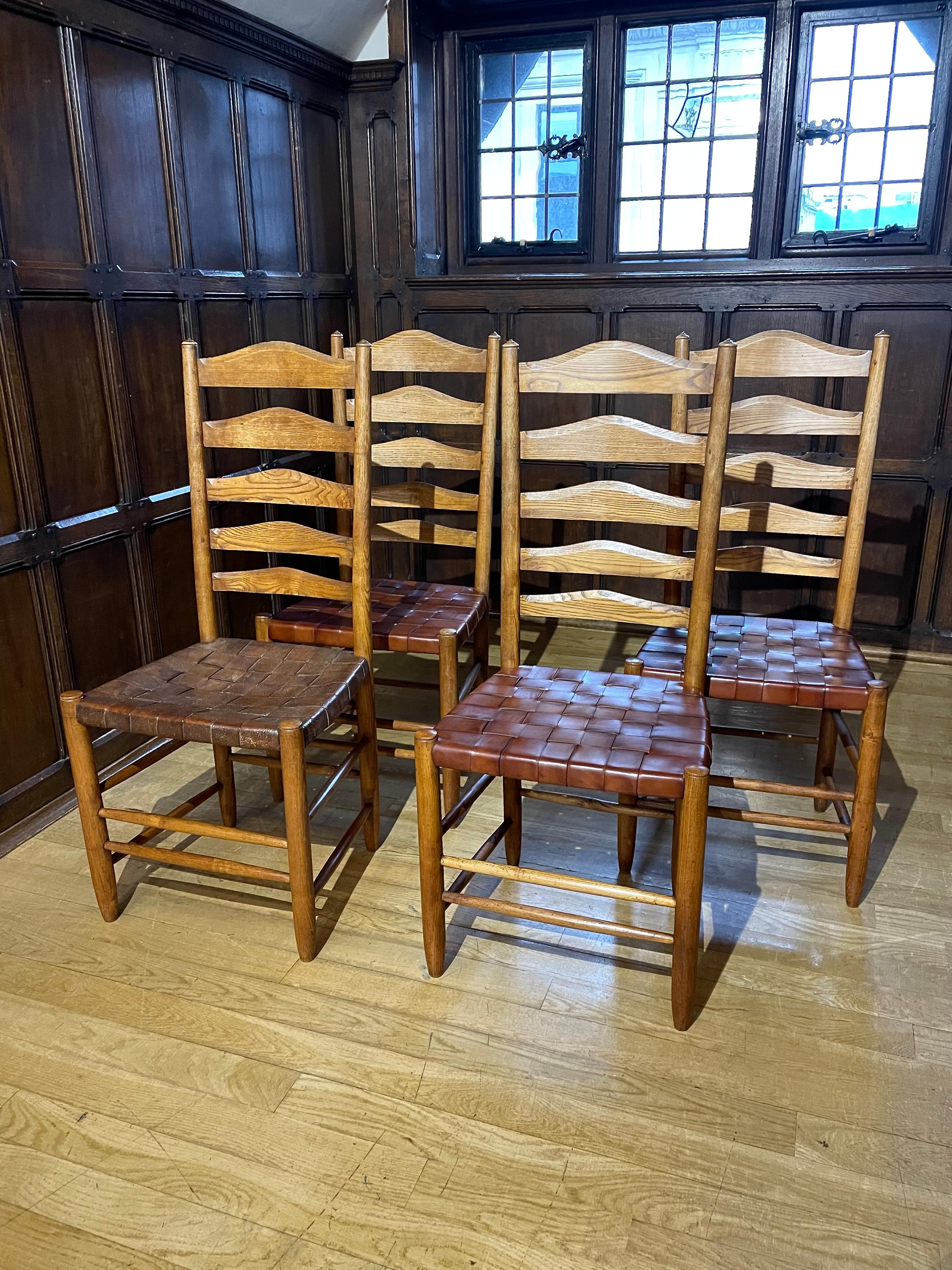 Set of four oak and leather ladder back dining chairs by Gordon Russell In Good Condition For Sale In Petworth, GB