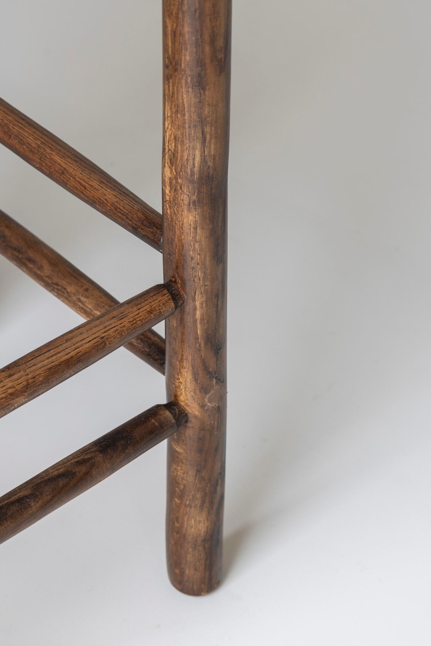 Paglia Set di quattro sgabelli da bar in Oak alla maniera di Charlotte Perriand, Francia 1960 in vendita