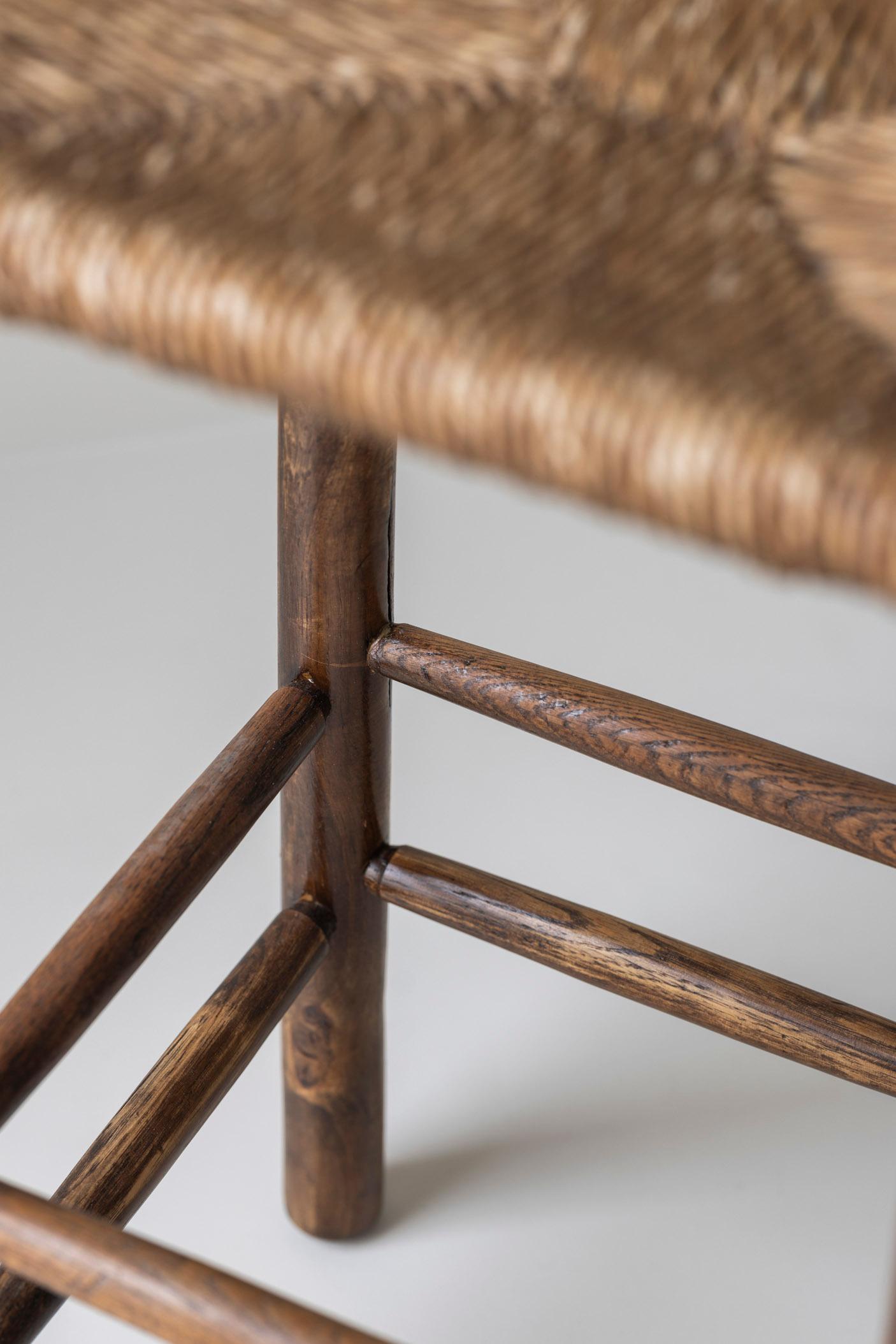 Set di quattro sgabelli da bar in Oak alla maniera di Charlotte Perriand, Francia 1960 in vendita 1