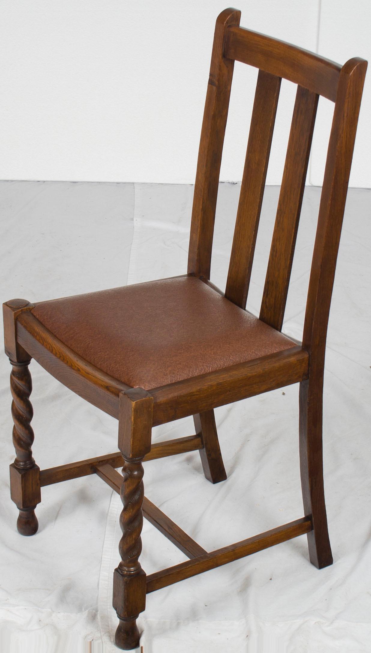 Set of Four Oak Barley Twist Dining Room Kitchen or Game Chairs w Leather Seats In Good Condition For Sale In Atlanta, GA