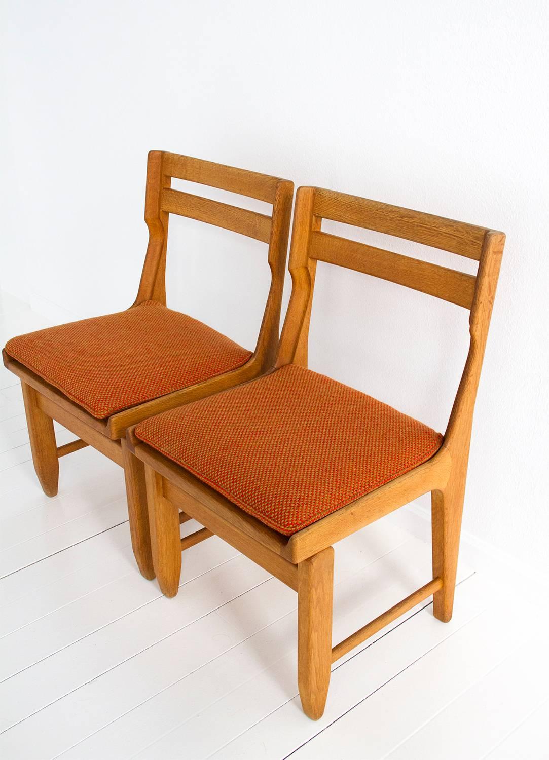 Mid-Century Modern Set of Four Oak Dining Chairs by Guillerme and Chambron, circa 1960, France For Sale