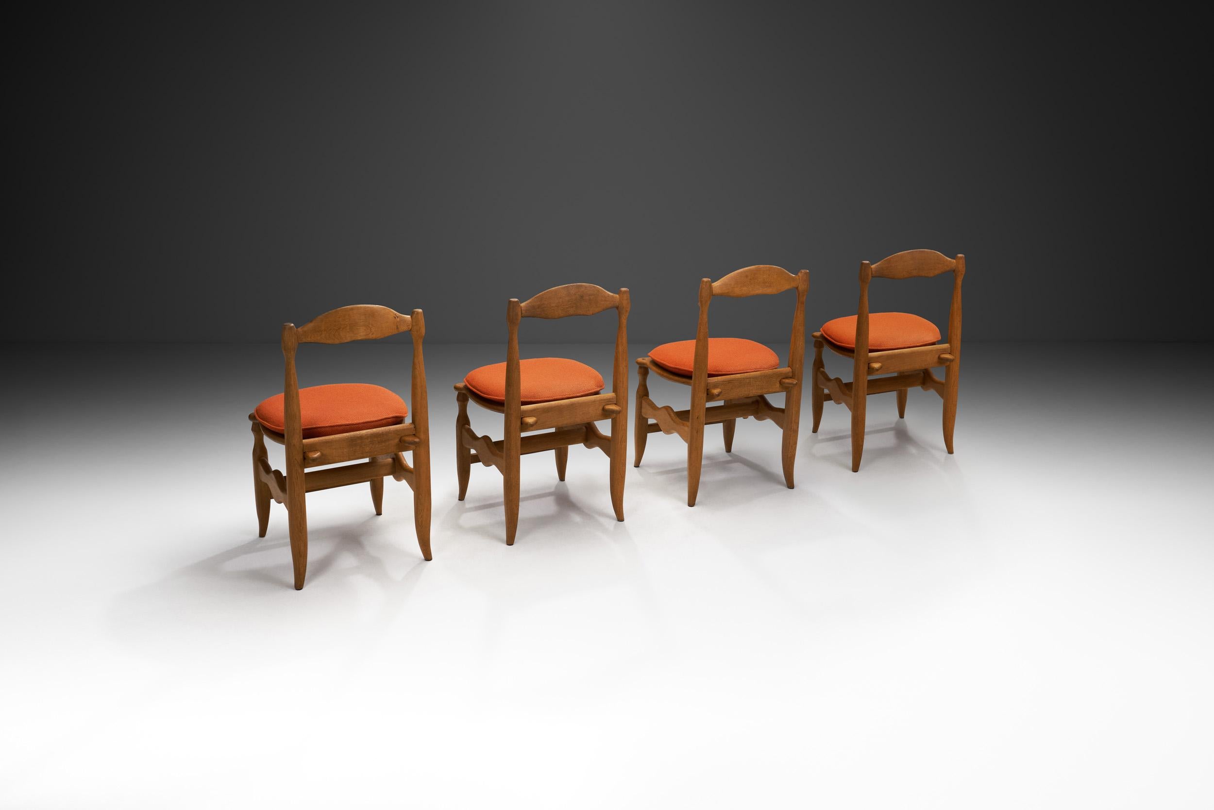 Satz von vier Eichen-Esszimmerstühlen von Guillerme et Chambron, Frankreich 1960er Jahre (Moderne der Mitte des Jahrhunderts) im Angebot