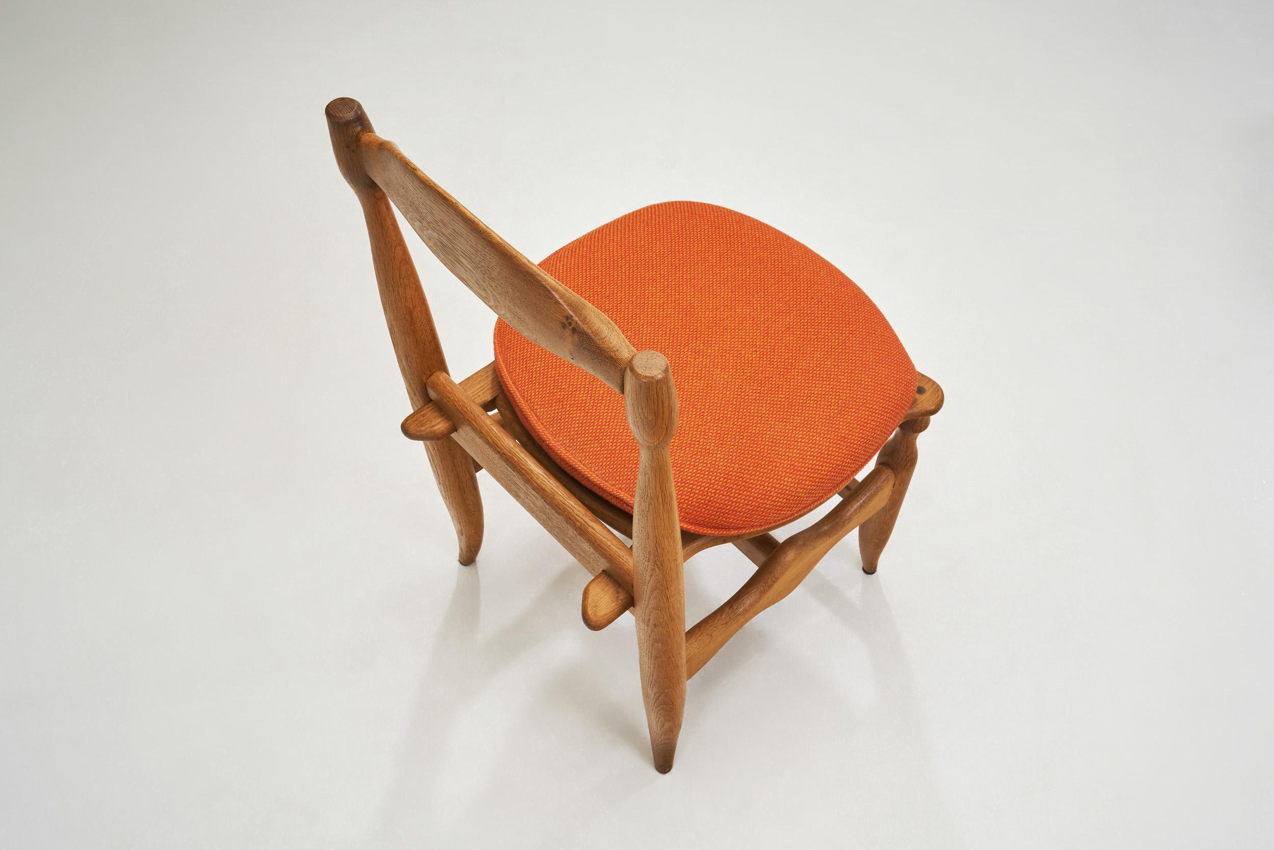 Satz von vier Eichen-Esszimmerstühlen von Guillerme et Chambron, Frankreich 1960er Jahre (Mitte des 20. Jahrhunderts) im Angebot