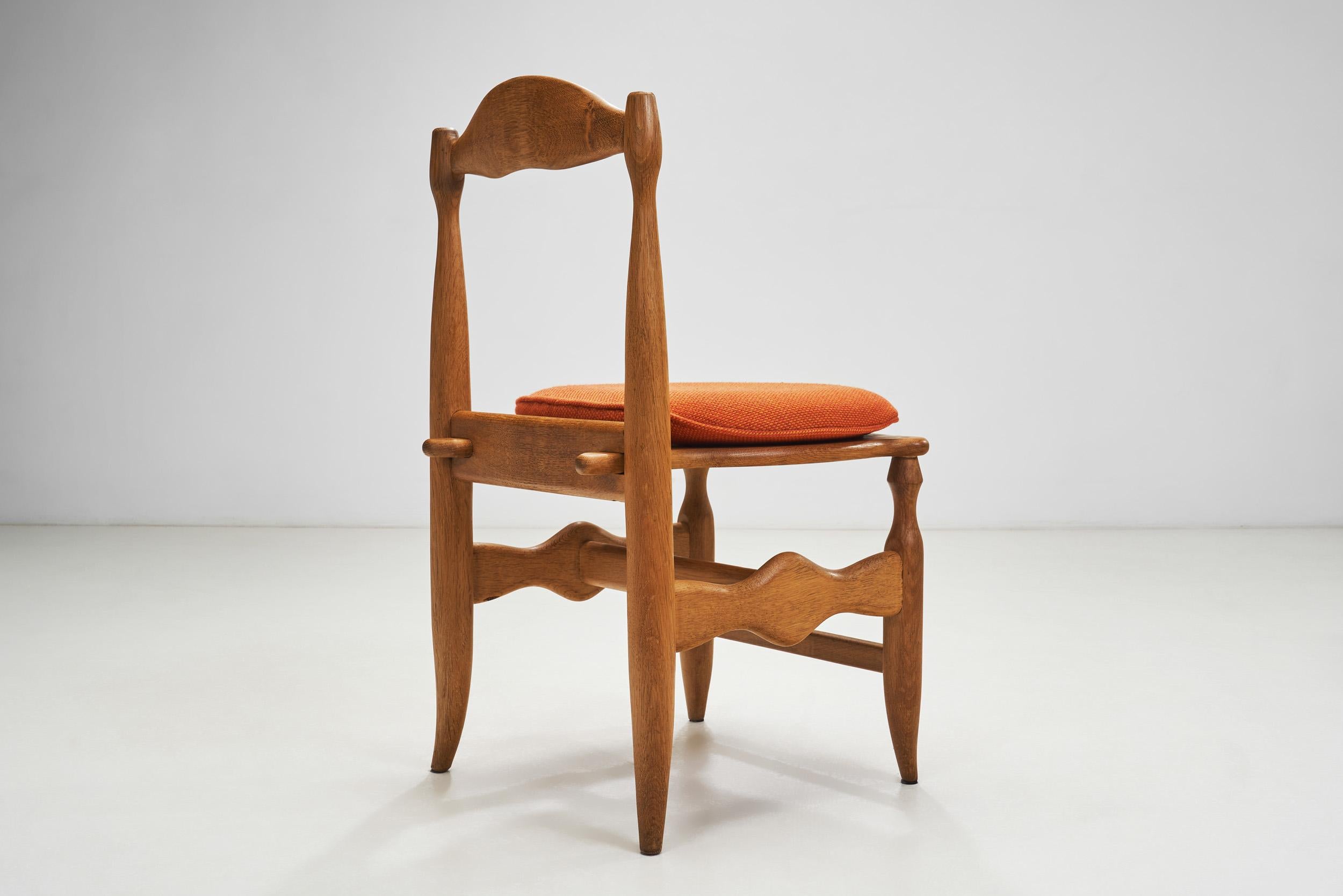 Satz von vier Eichen-Esszimmerstühlen von Guillerme et Chambron, Frankreich 1960er Jahre (Stoff) im Angebot