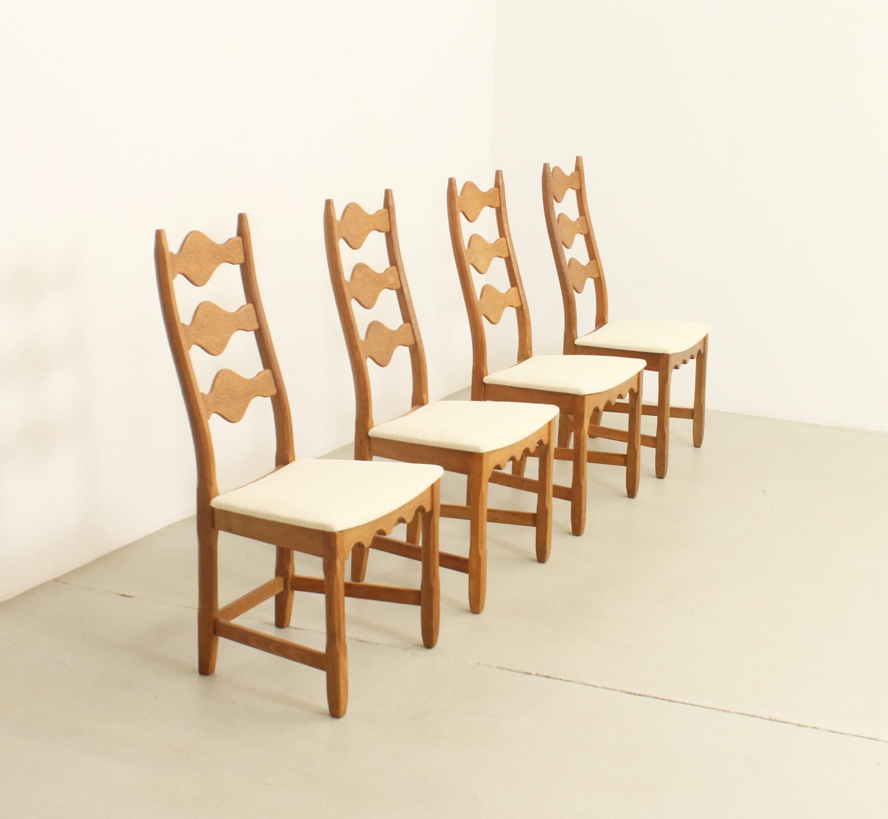 Set di quattro sedie da pranzo in Oak di Henning Kjaernulf, Danimarca, anni '60 in vendita 6