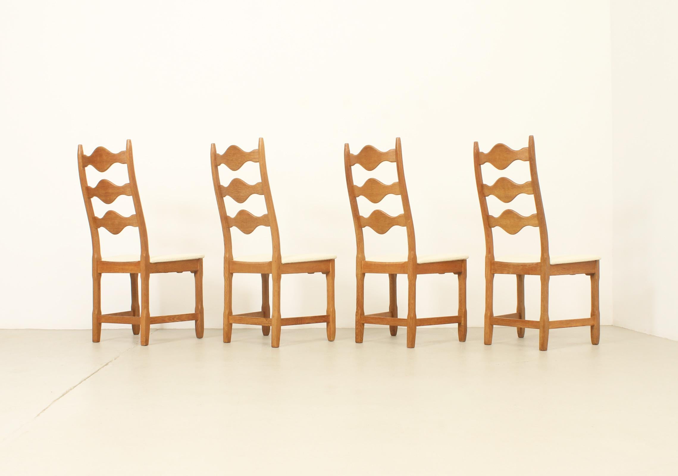 Set di quattro sedie da pranzo in Oak di Henning Kjaernulf, Danimarca, anni '60 in vendita 8