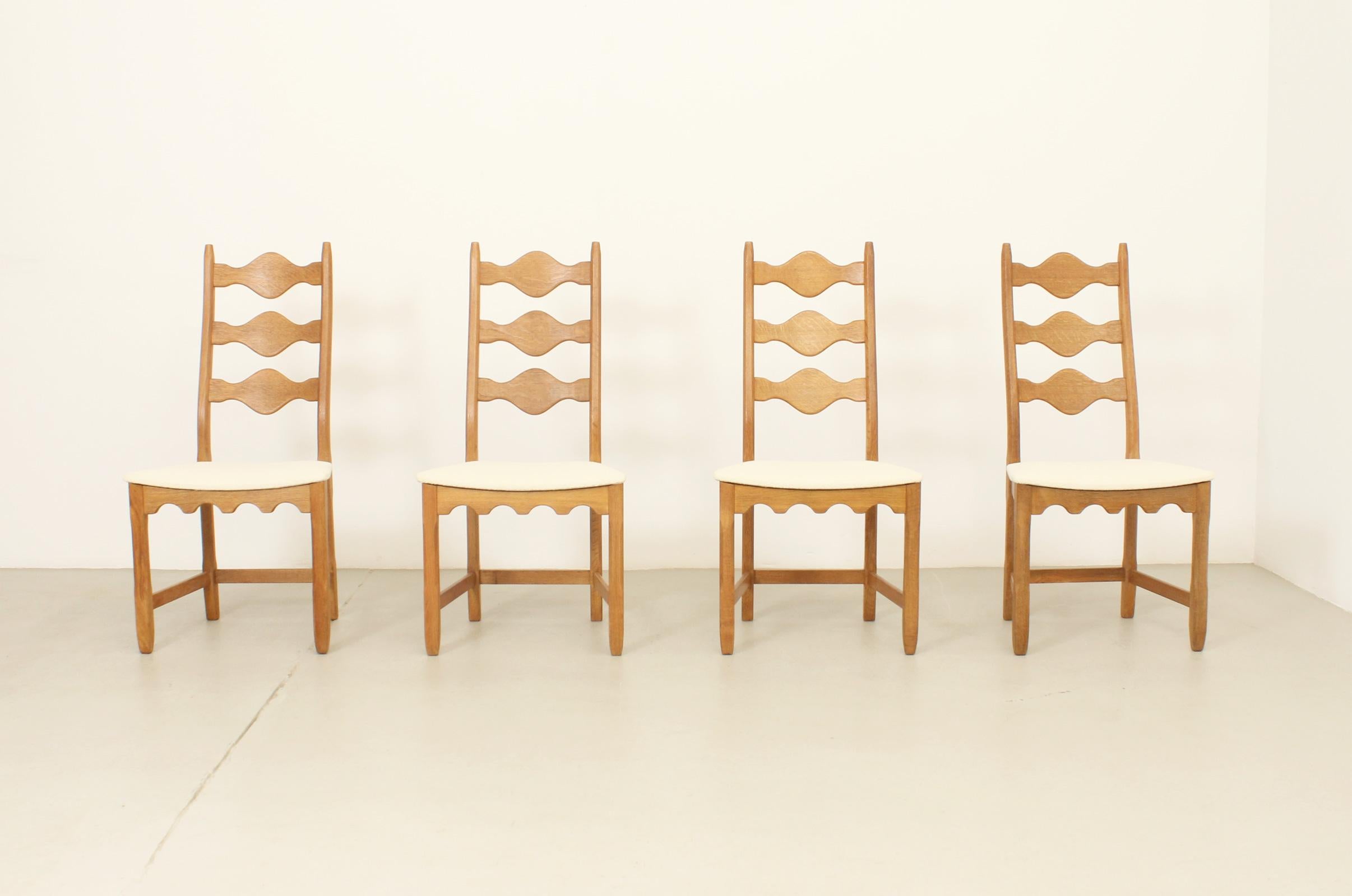Tessuto Set di quattro sedie da pranzo in Oak di Henning Kjaernulf, Danimarca, anni '60 in vendita