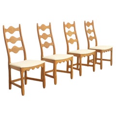 Juego de cuatro sillas de comedor de roble de Henning Kjaernulf, Dinamarca, años 60