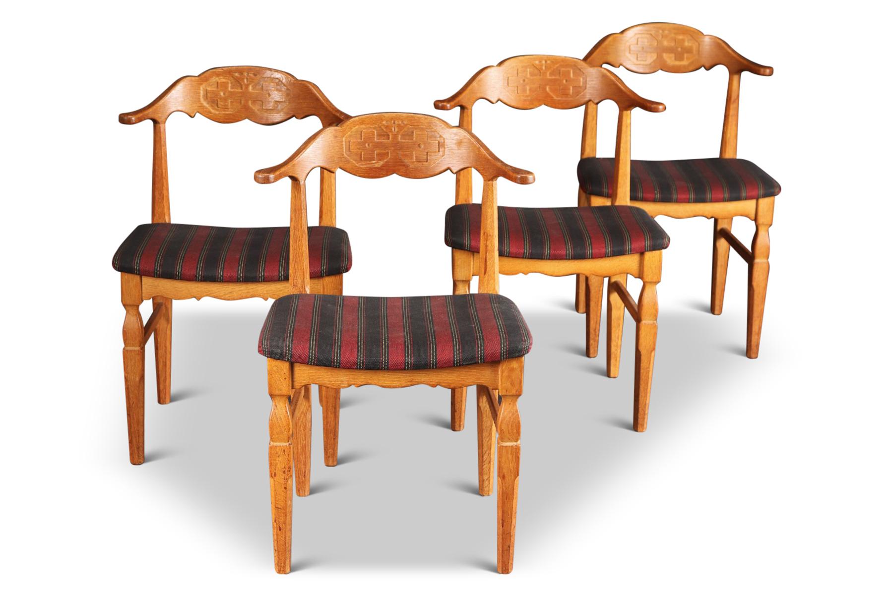 Chêne Ensemble de quatre chaises de salle à manger en chêne par Henning Kjaernulf en vente