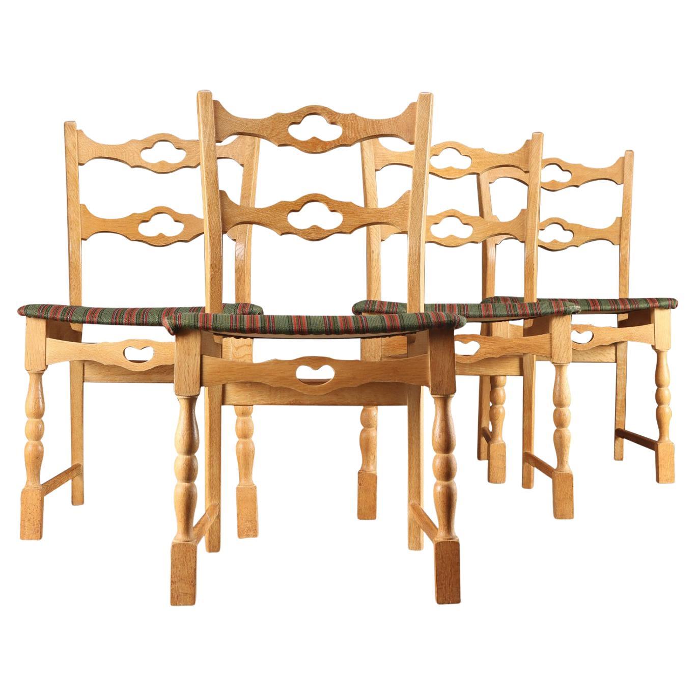 Ensemble de quatre chaises de salle à manger en Oak par Henry Kjaernulf en vente