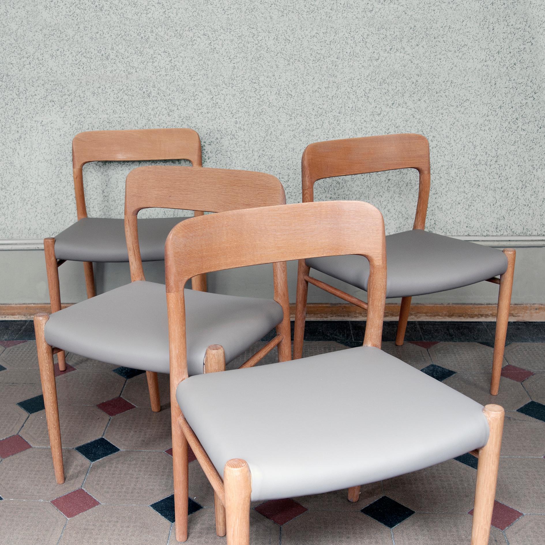 A wonderful set of four oak Danish Mid-Century Modern dining chairs by Niels O. Møllerfor J.L. Møller. This was the second design Møller created and proved to be very popular due of its modest footprint and organic design. The rounded backrest is