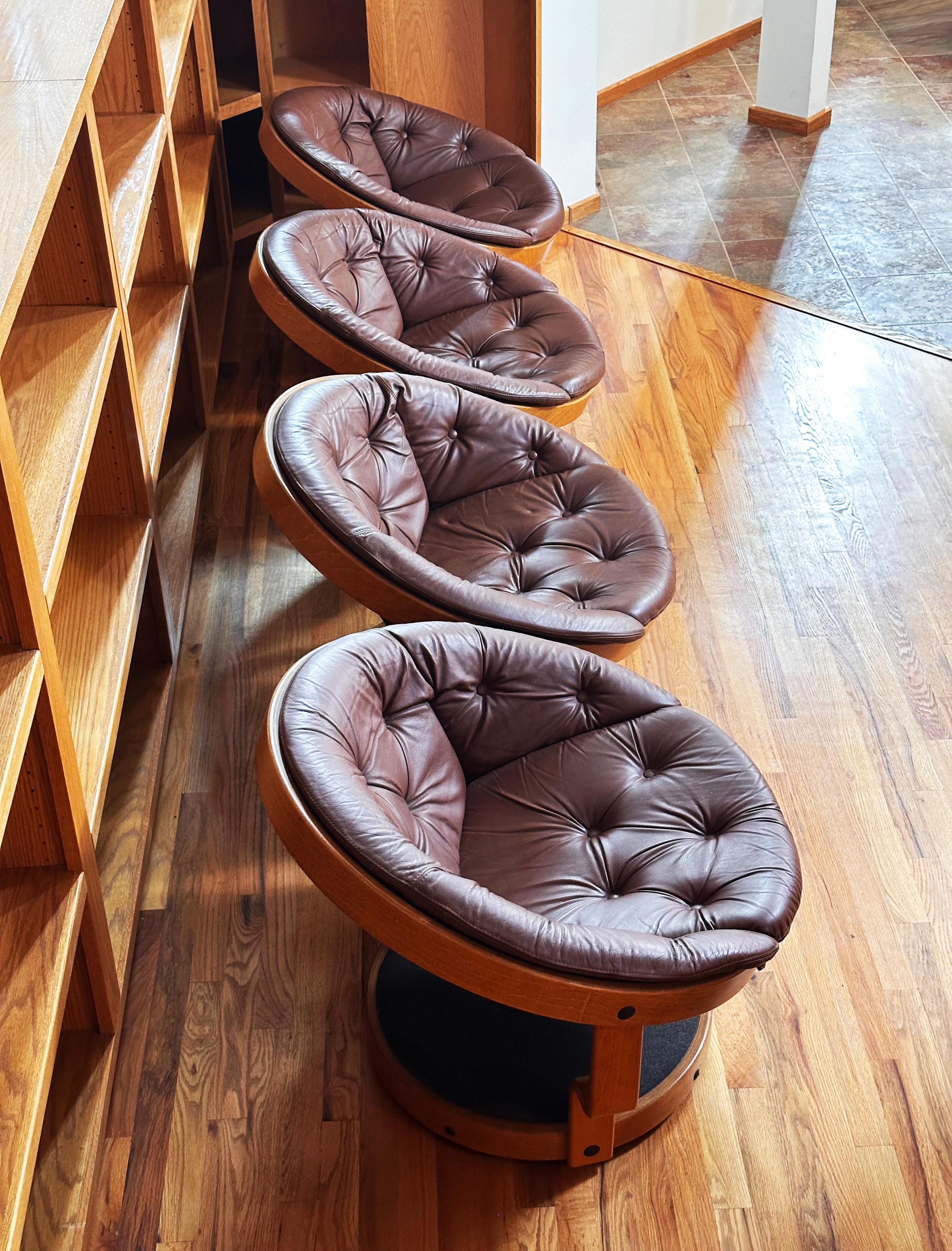 Ein auffälliger Satz von vier originalen 