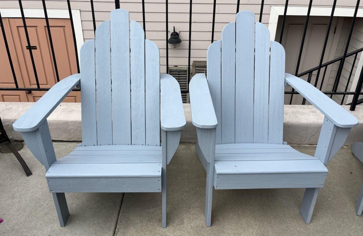 Sedie Adirondack degli anni '60 Set da quattro a 2495 e se ti serve un set da due a 1495,
dipinto a mano e realizzato in legno, ideale per il patio esterno. Molto confortevole. 