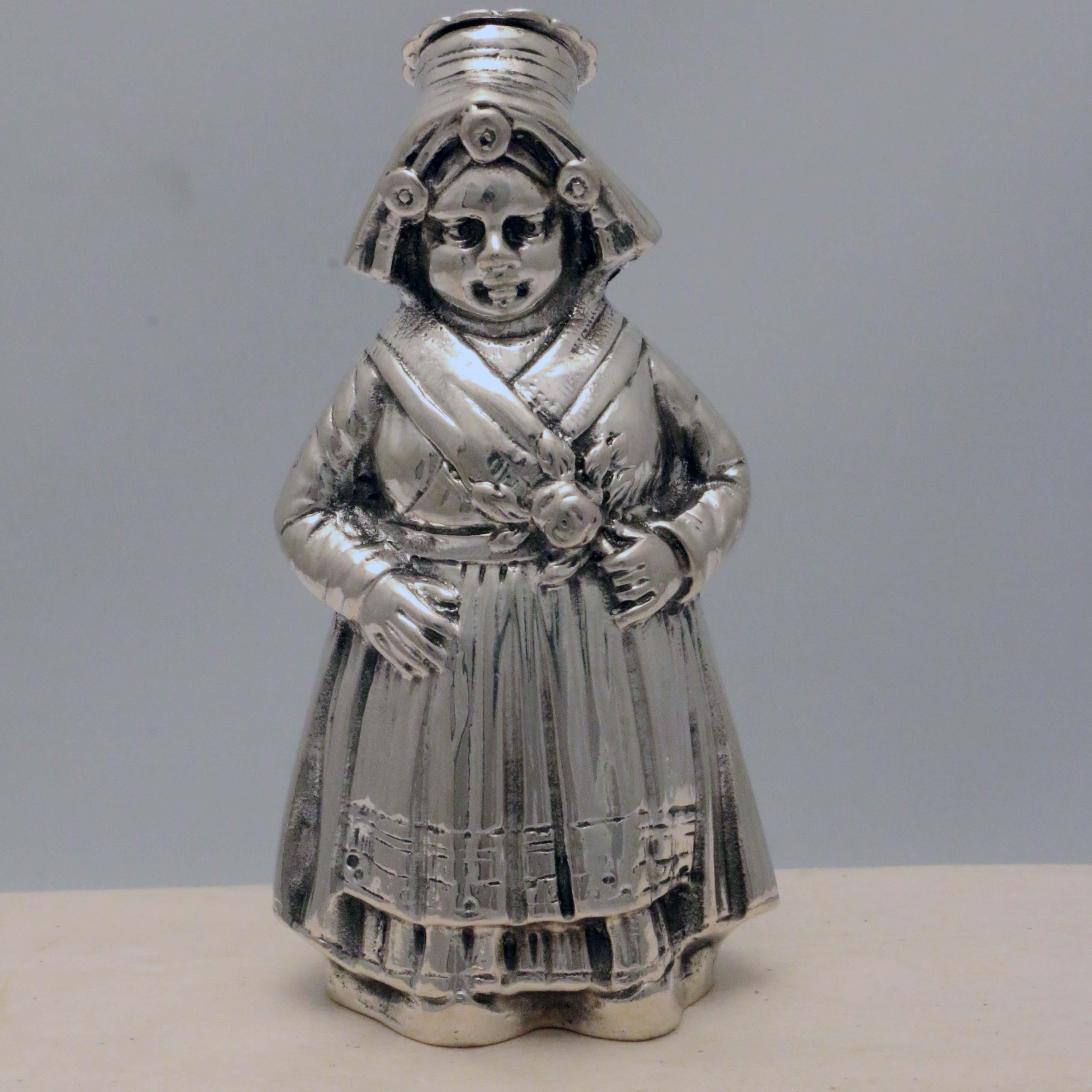 Set of Four of Dutch Silver Figural Salts and Peppers For Sale 3