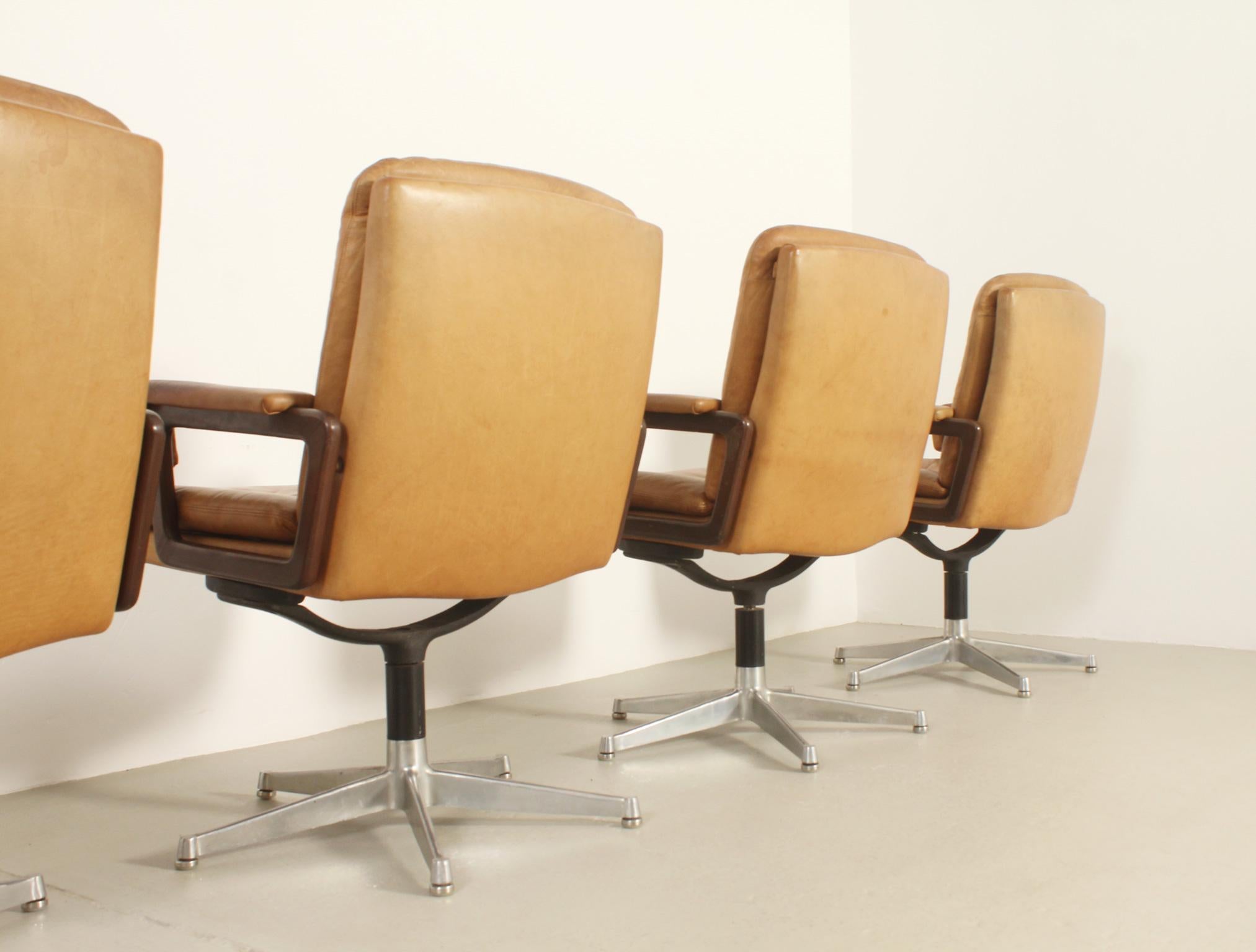 Ensemble de quatre chaises de bureau par André Vandenbeuck pour Arflex, Italie, années 1960 en vente 8