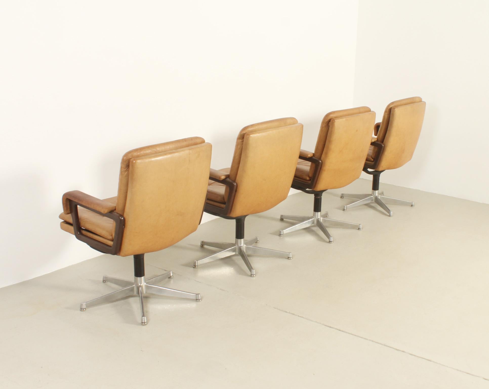 Ensemble de quatre chaises de bureau par André Vandenbeuck pour Arflex, Italie, années 1960 en vente 9