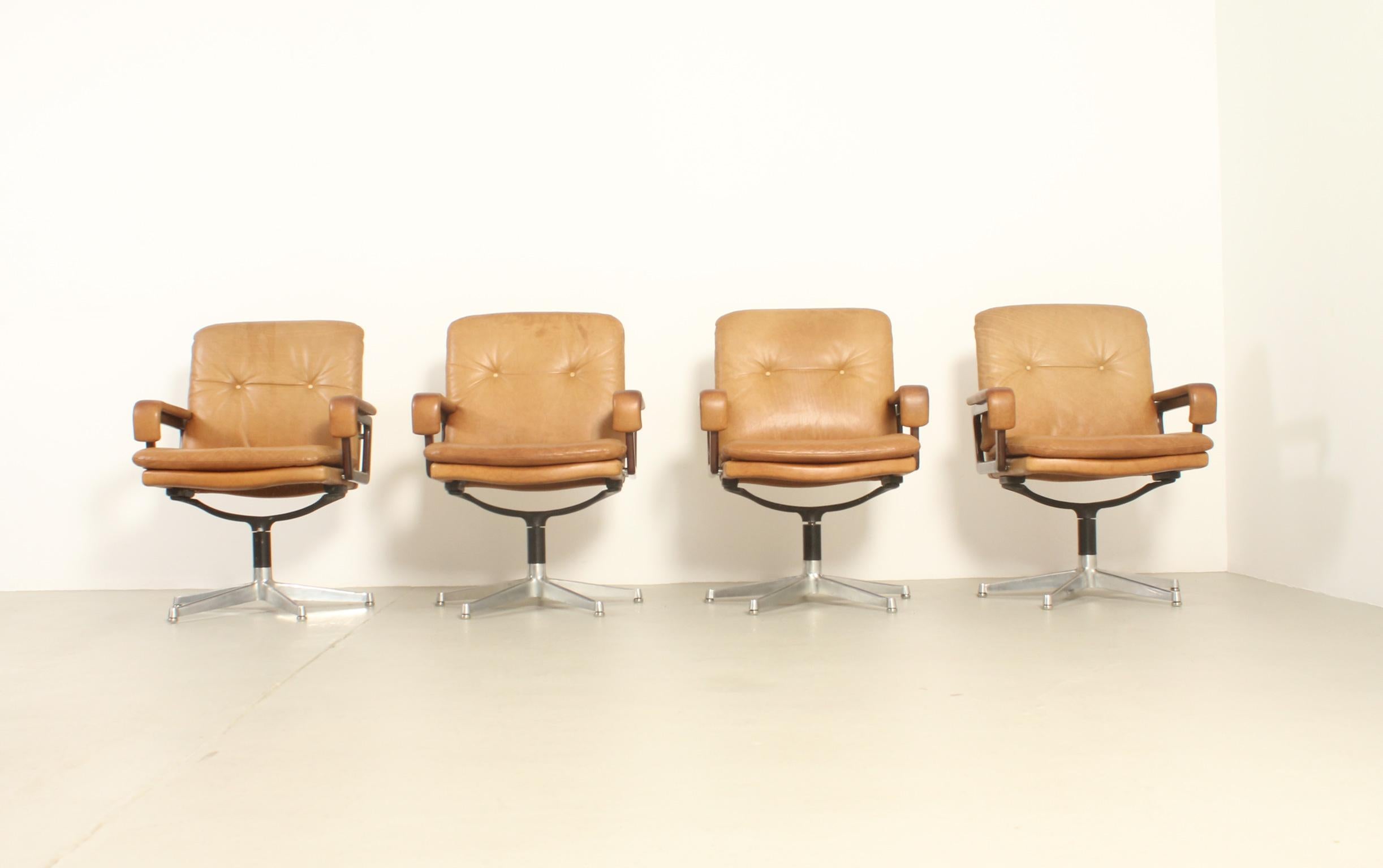 Set of Four Office Chairs by André Vandenbeuck for Arflex, Italy, 1960's In Good Condition For Sale In Barcelona, ES