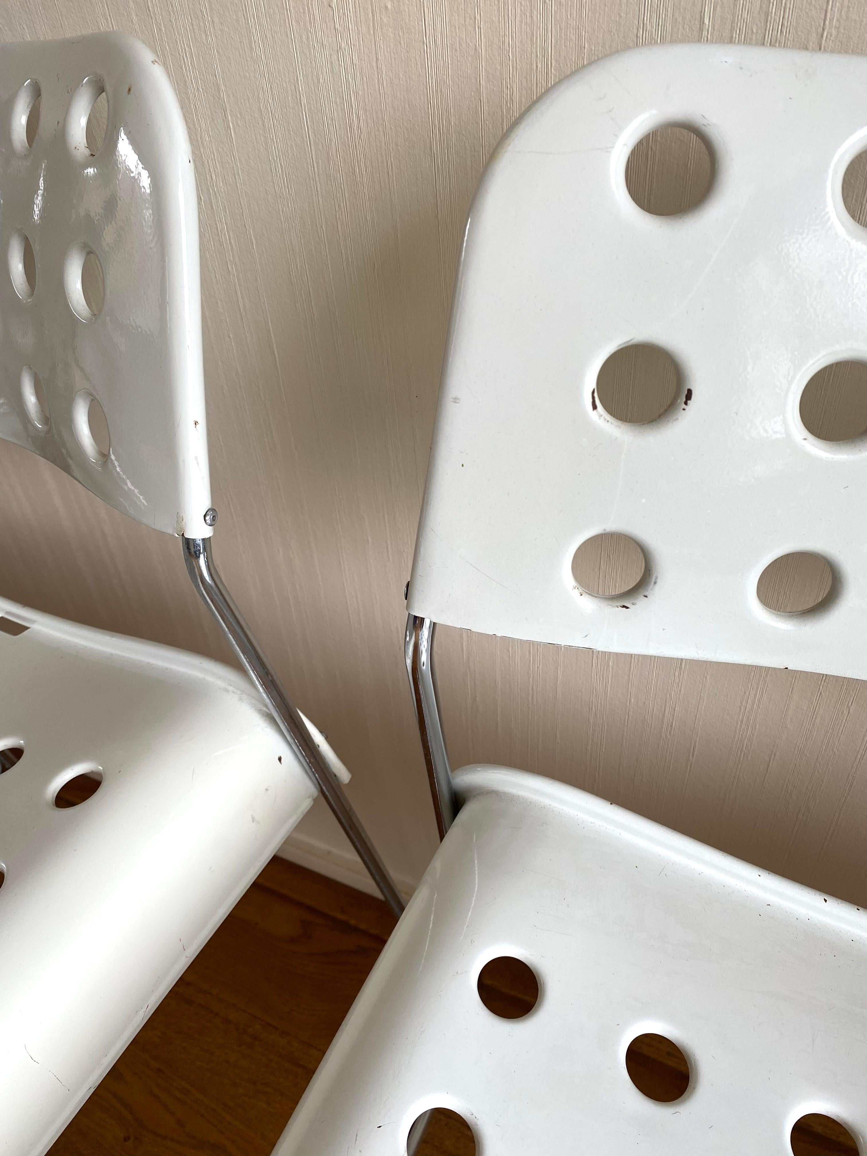 Set aus vier weißen Omkstak-Metallstühlen von Rodney Kinsman für Bieffeplast, 1970er Jahre im Angebot 7