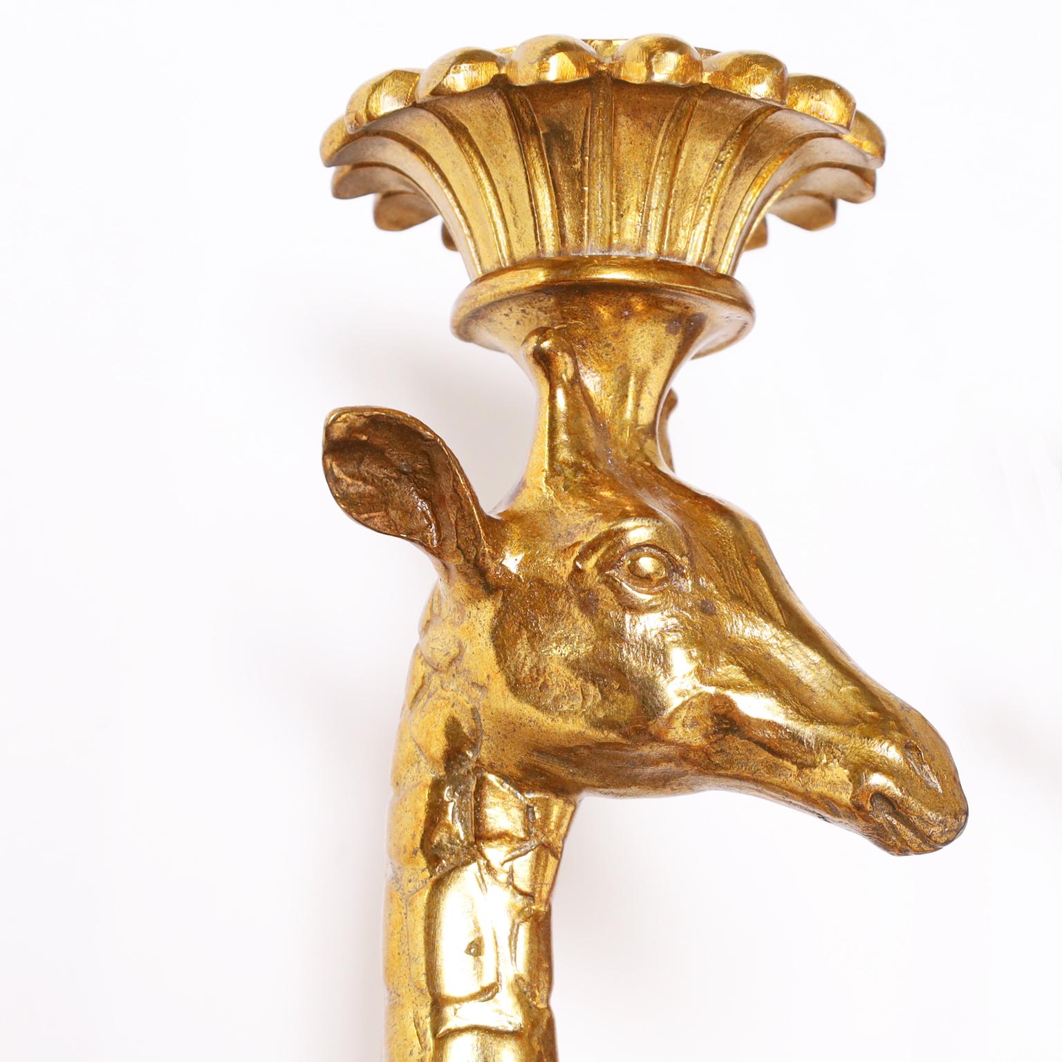 20ième siècle Ensemble de quatre ou deux paires d'appliques murales girafe en bronze doré, prix par paire  en vente