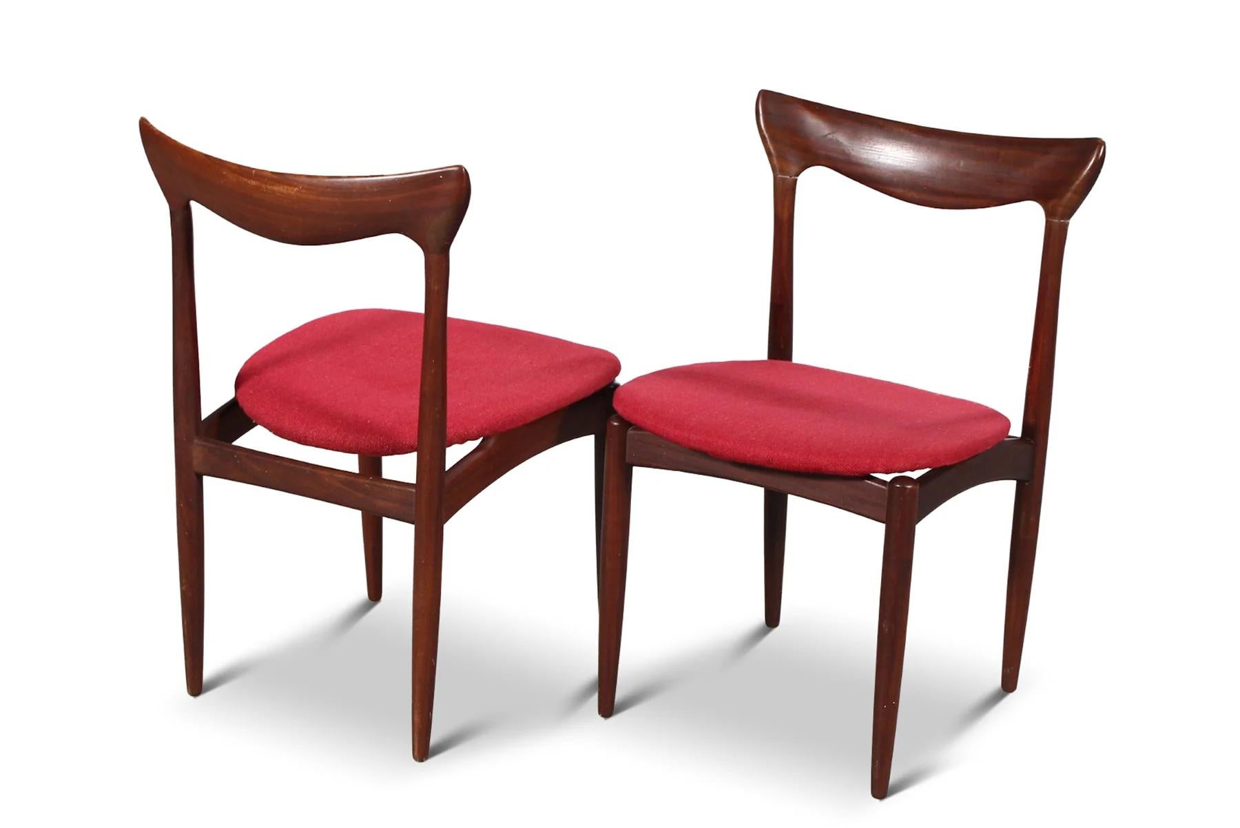 Mid-Century Modern Set of four organic dining chairs in afromosia by h.W. Klein For Sale
