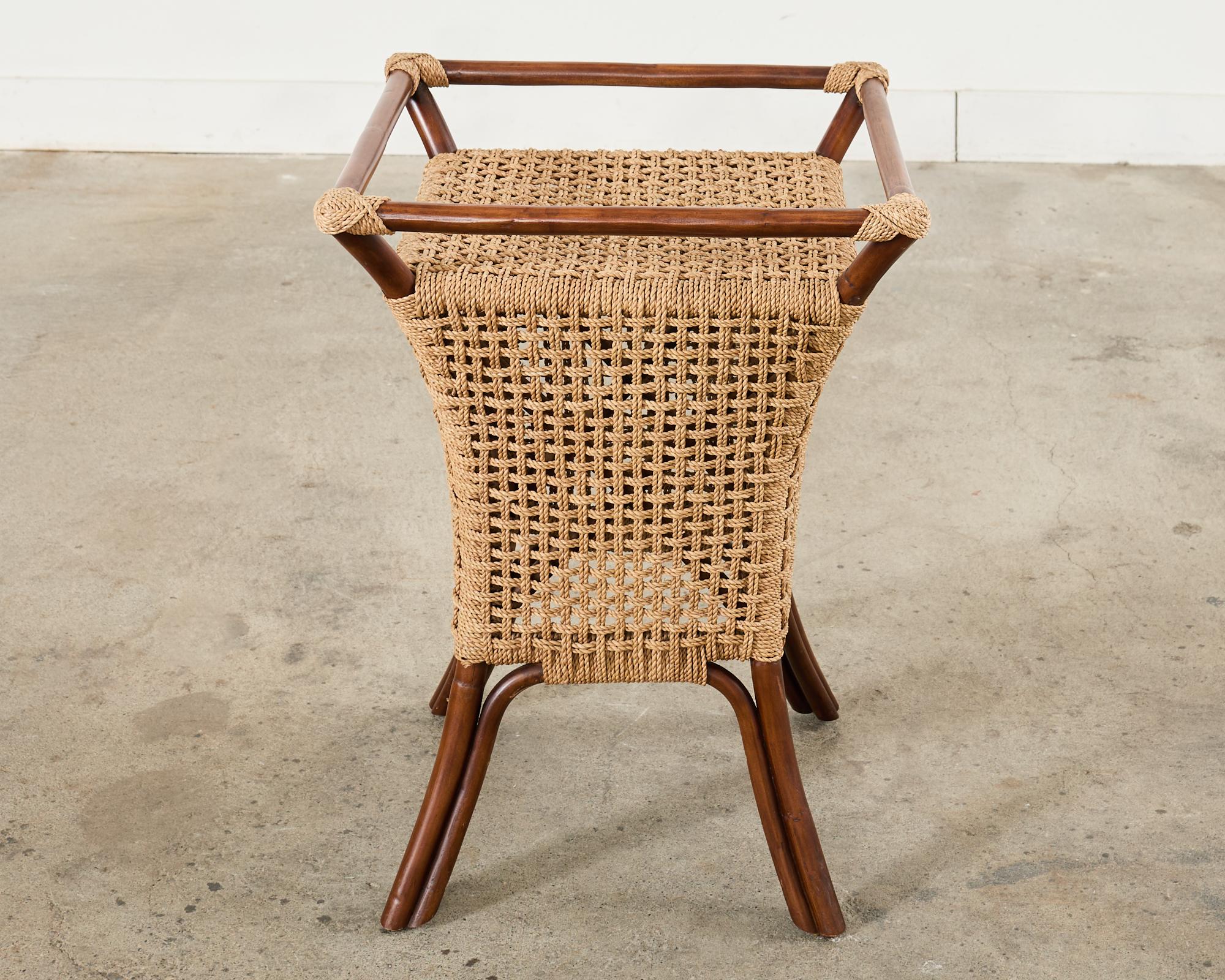 Set di quattro sedie da pranzo moderne in rattan organico e tavolo in vendita 2