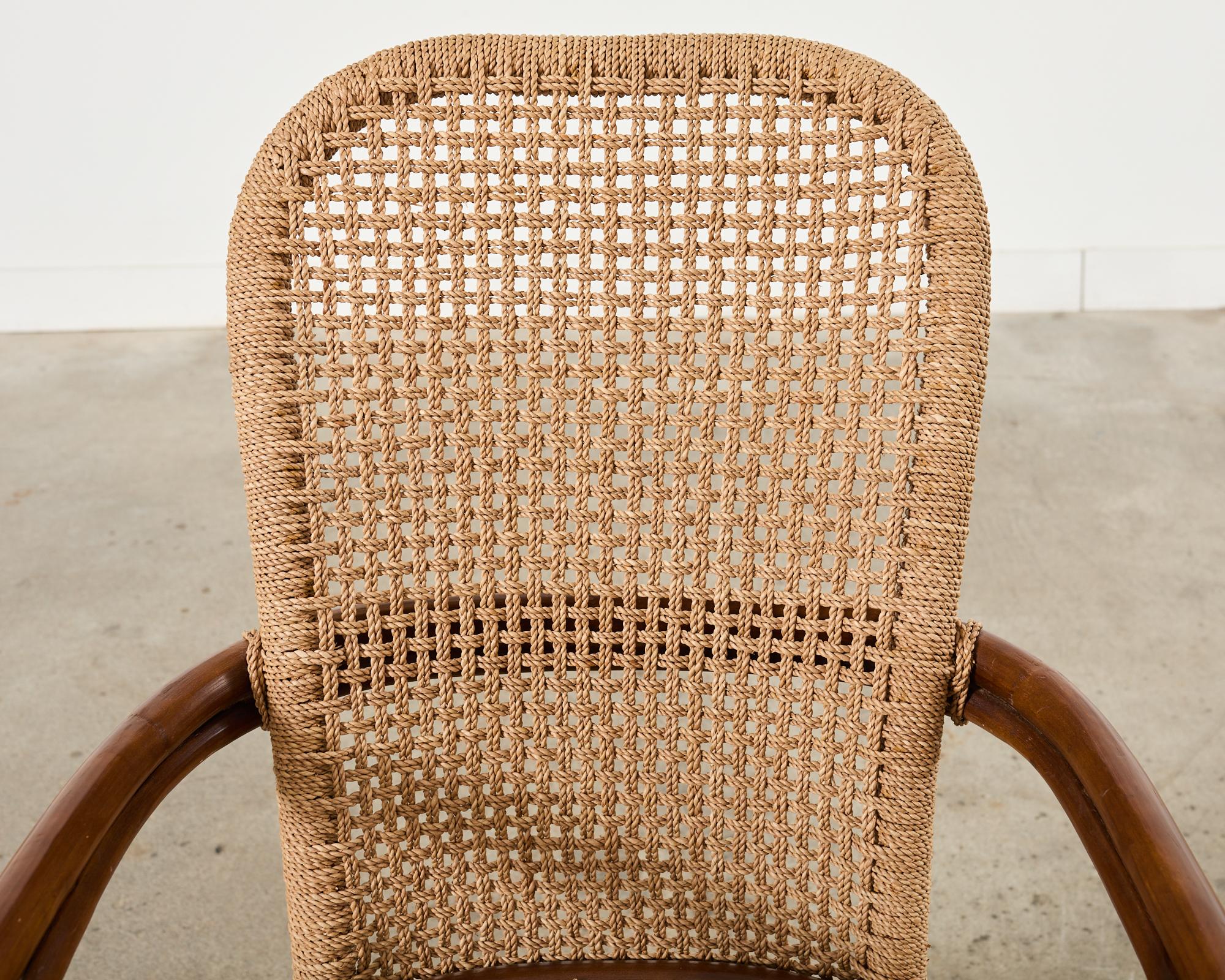 Set di quattro sedie da pranzo moderne in rattan organico e tavolo in vendita 9