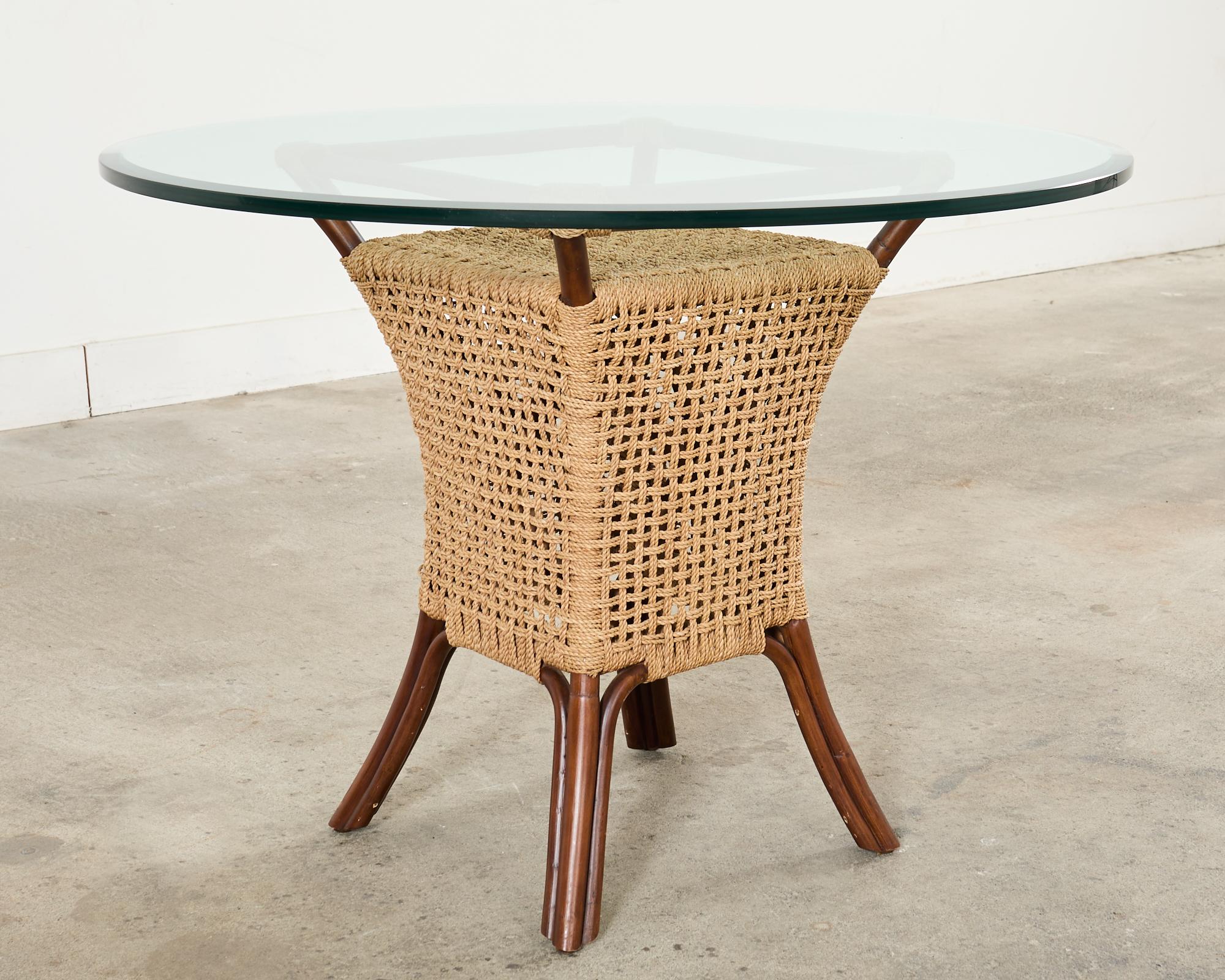 Filippino Set di quattro sedie da pranzo moderne in rattan organico e tavolo in vendita