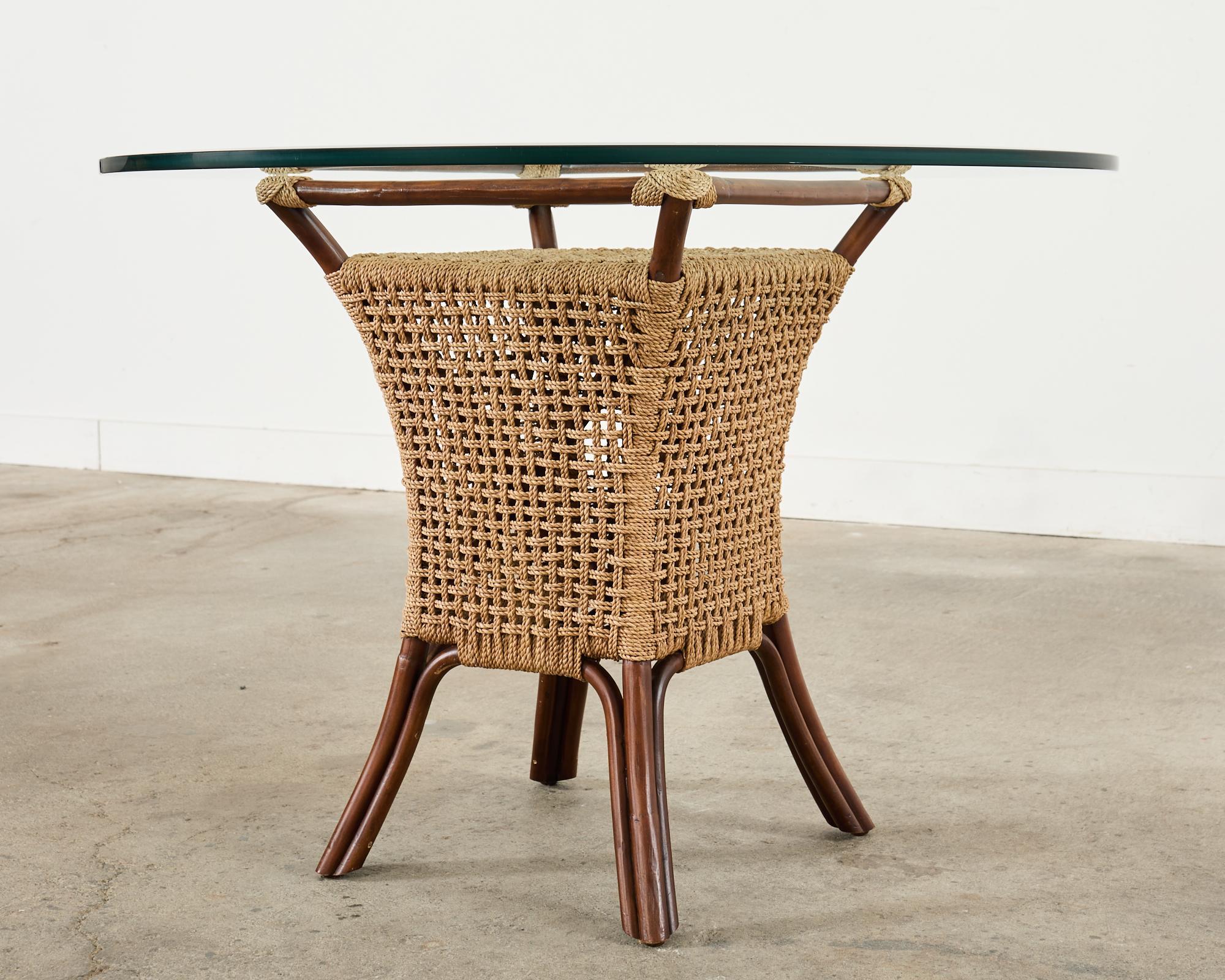 Fatto a mano Set di quattro sedie da pranzo moderne in rattan organico e tavolo in vendita