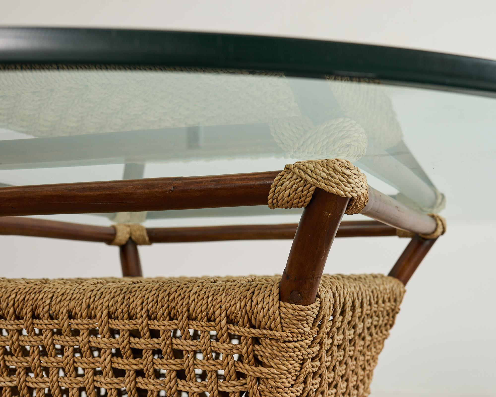 XX secolo Set di quattro sedie da pranzo moderne in rattan organico e tavolo in vendita