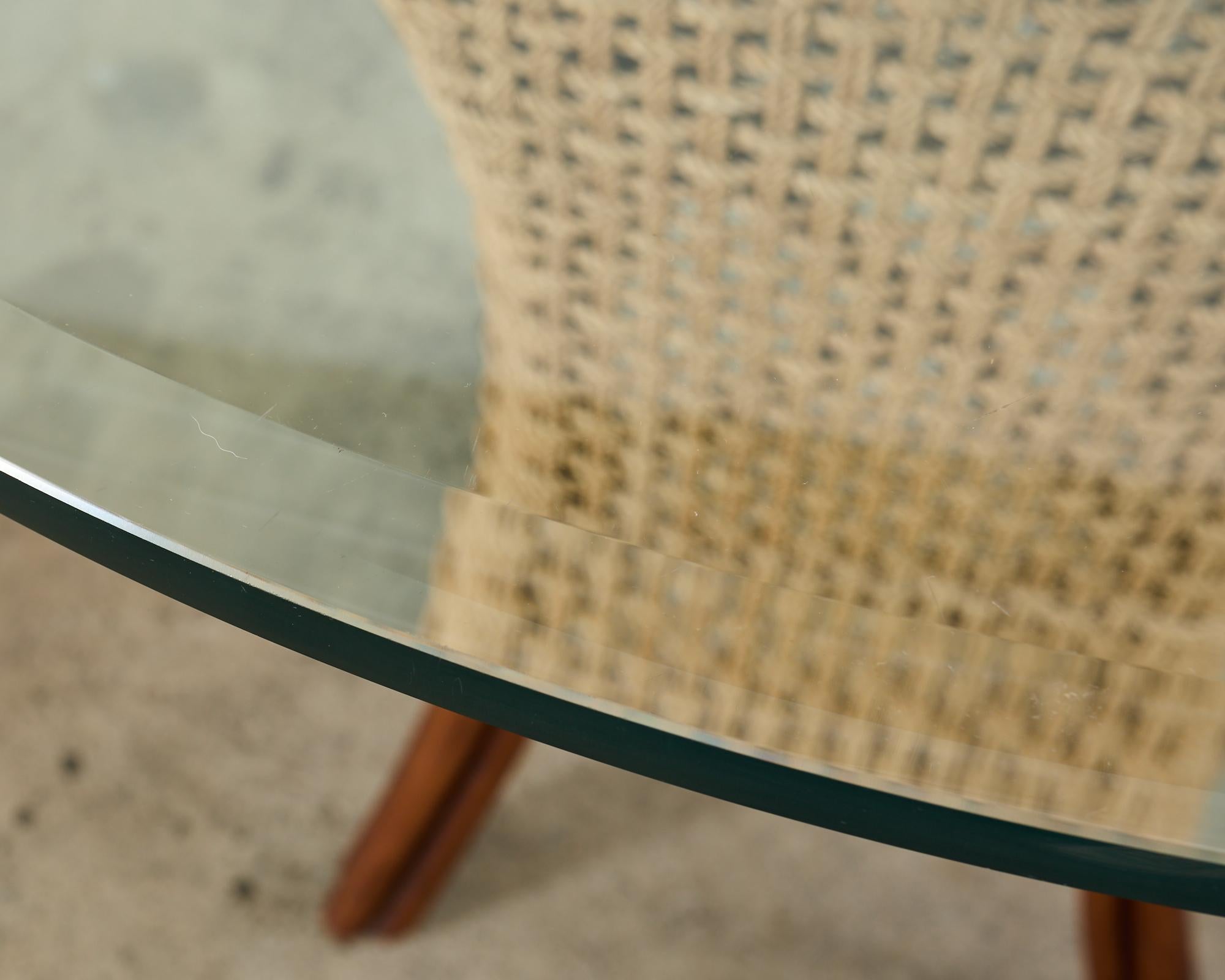 Rattan Set di quattro sedie da pranzo moderne in rattan organico e tavolo in vendita