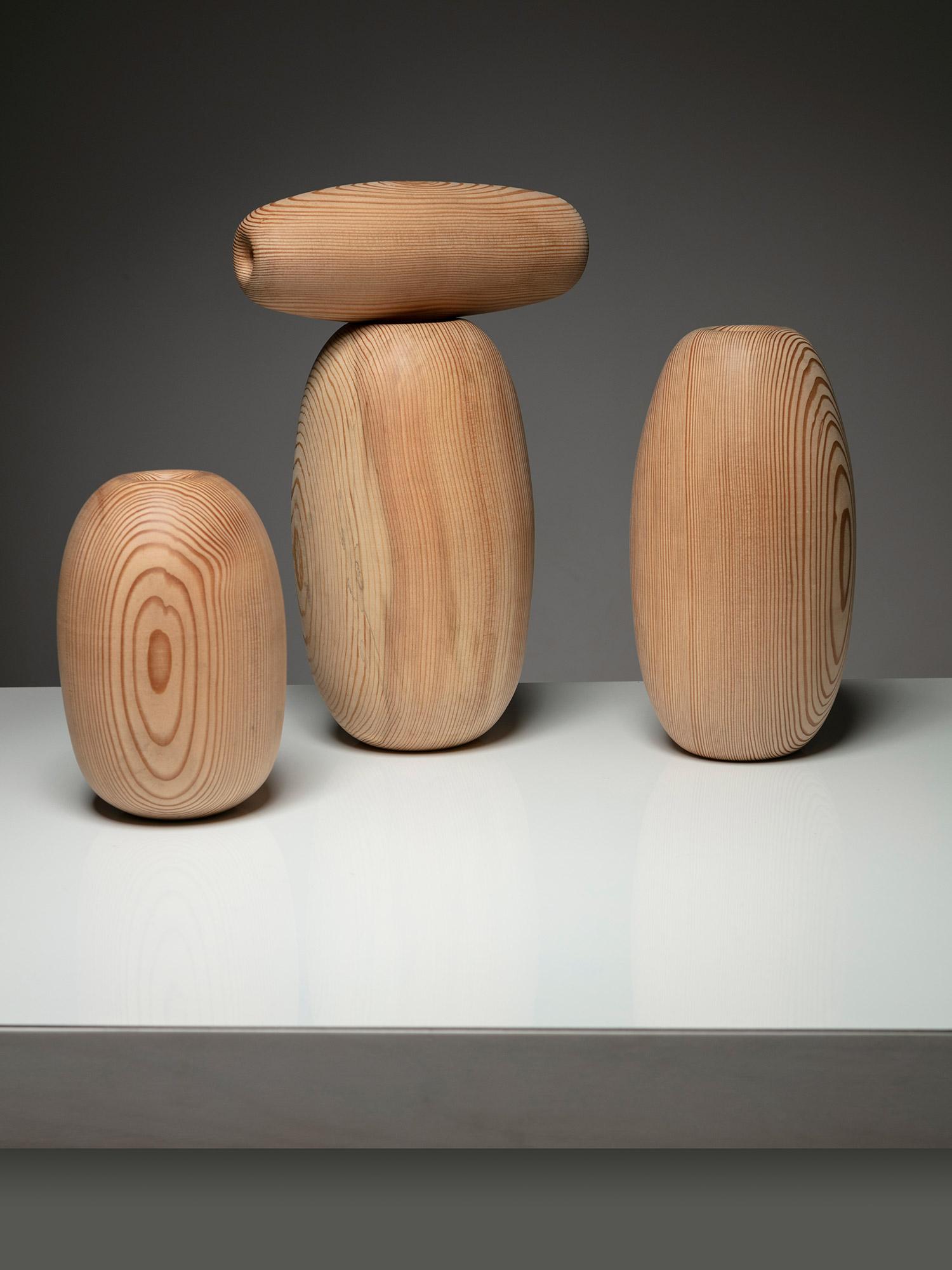 Set of Four Organic Shaped Solid Larch Wood Vases, Italy, 1980s In Good Condition For Sale In Milan, IT